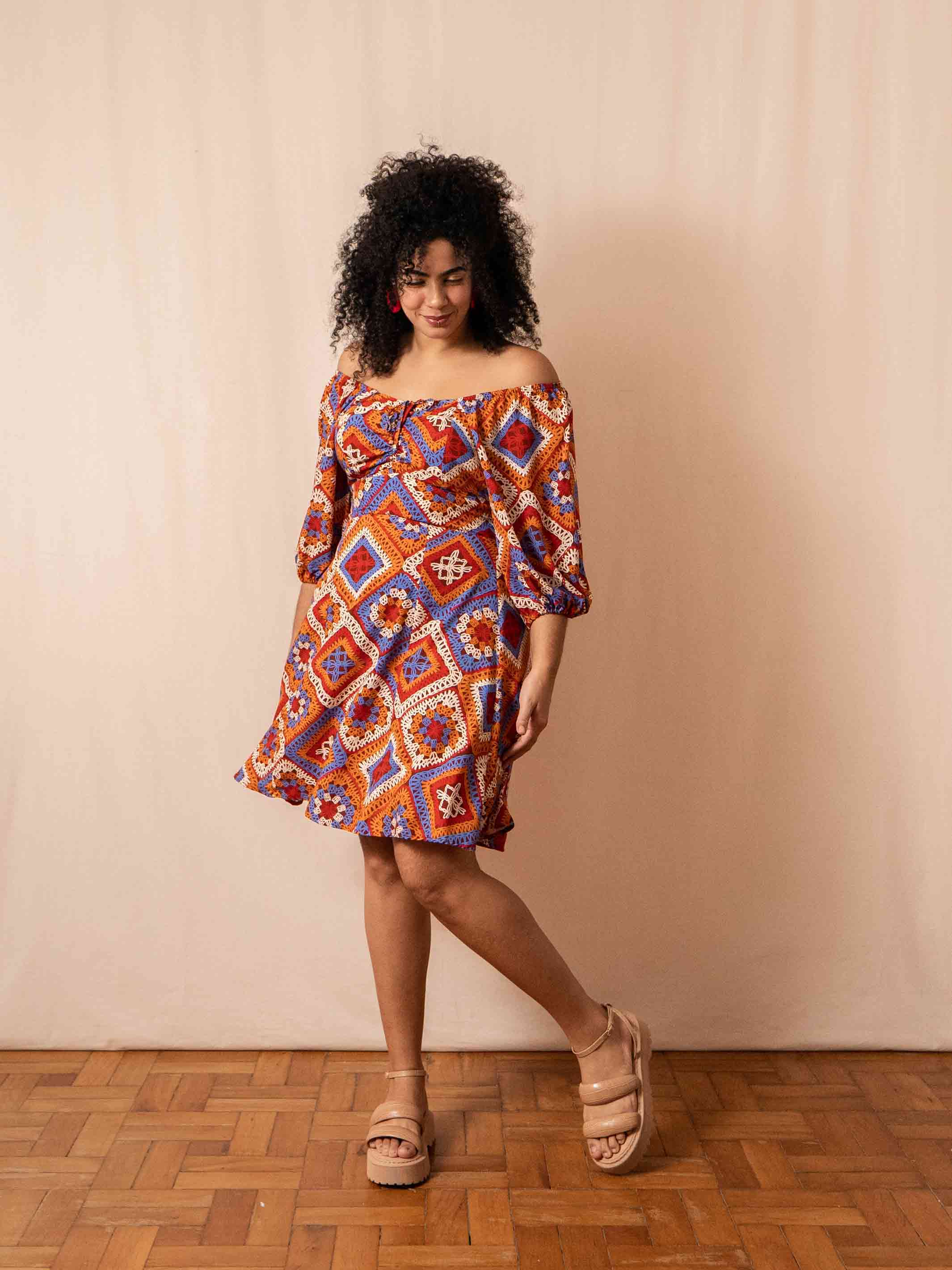 Vestido ombro a ombro curto Crochê DUAS design