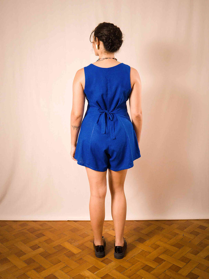 Macaquinho-Feminino-Curto-Linho_duas-design_moda-autoral_azul