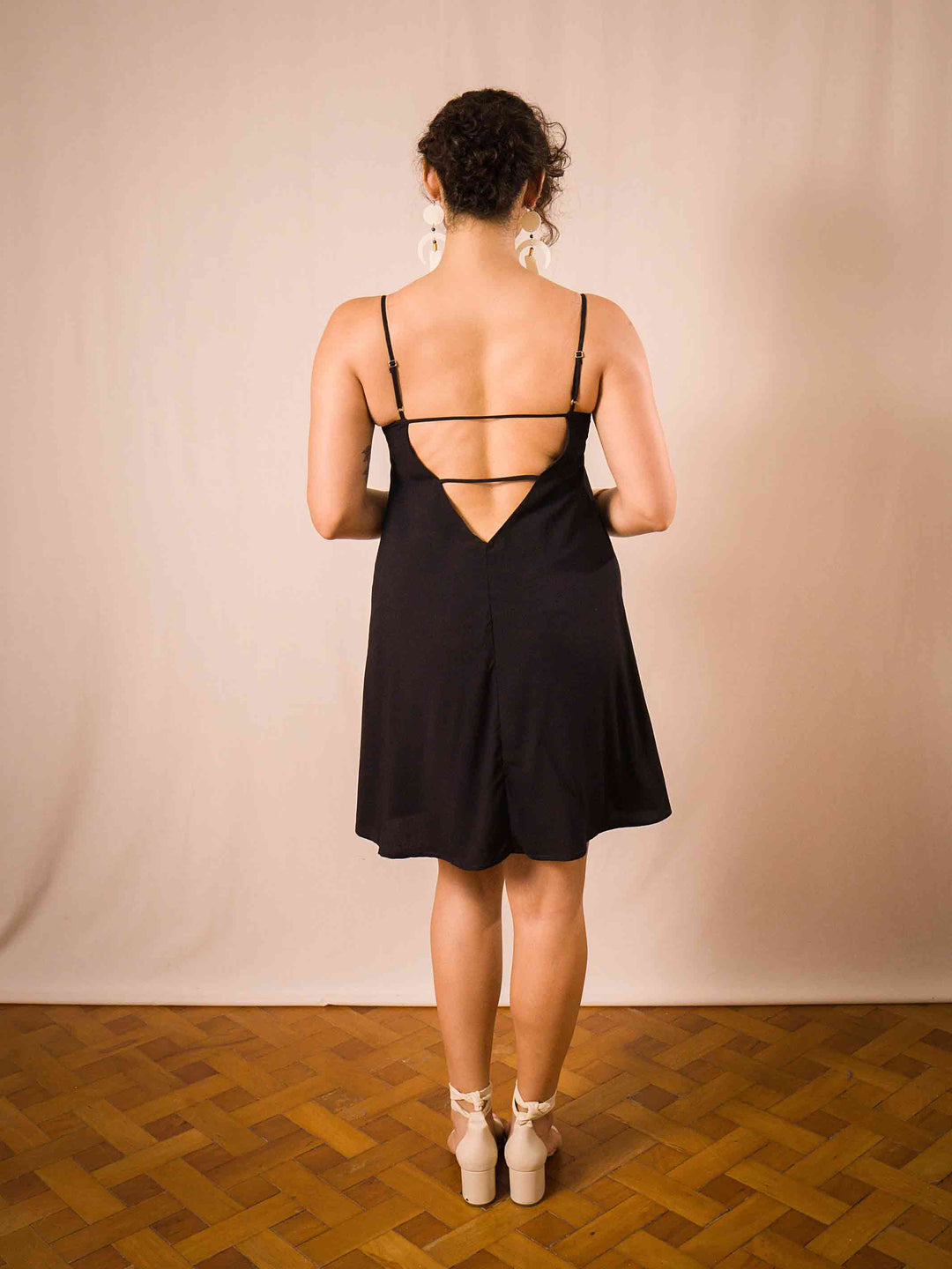 vestido-curto-casual-viscose-preto_duasdesign_moda-autoral_preto