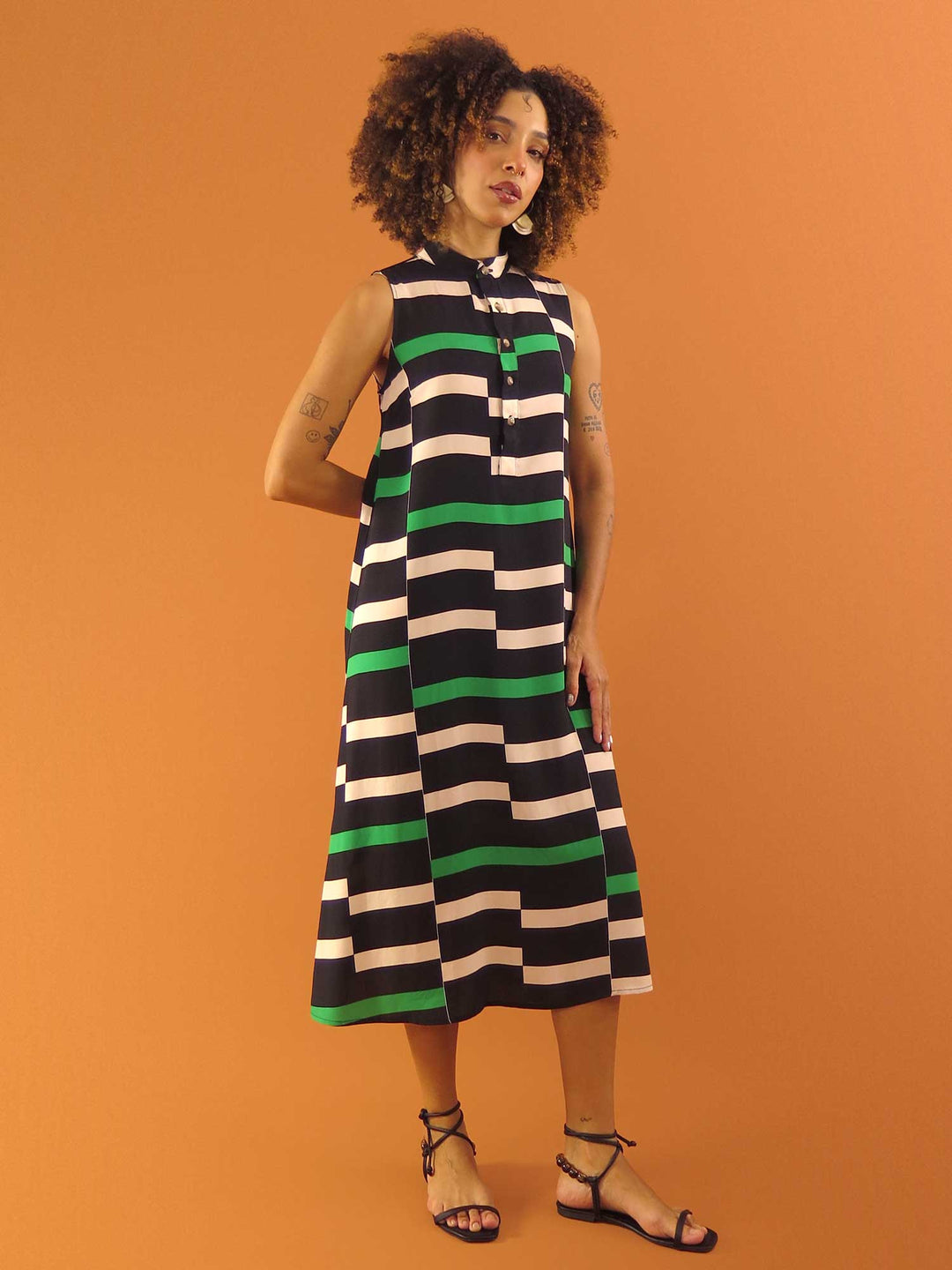 VESTIDO GOLA PADRE LONGUETE