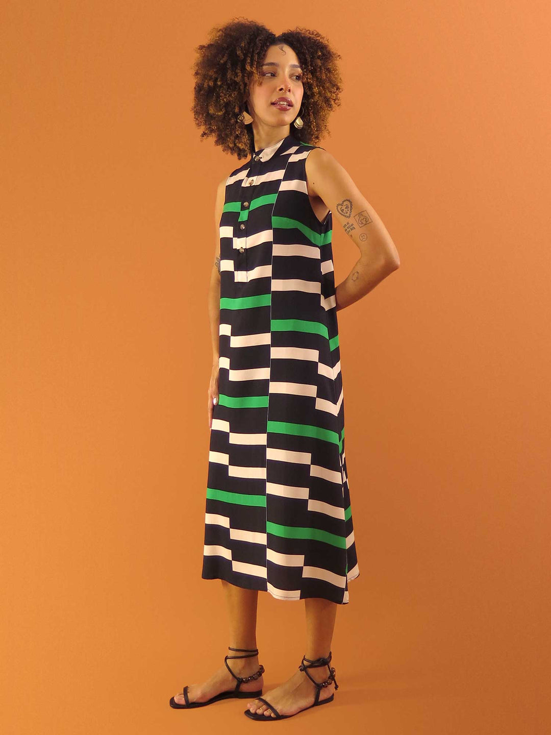 VESTIDO GOLA PADRE LONGUETE