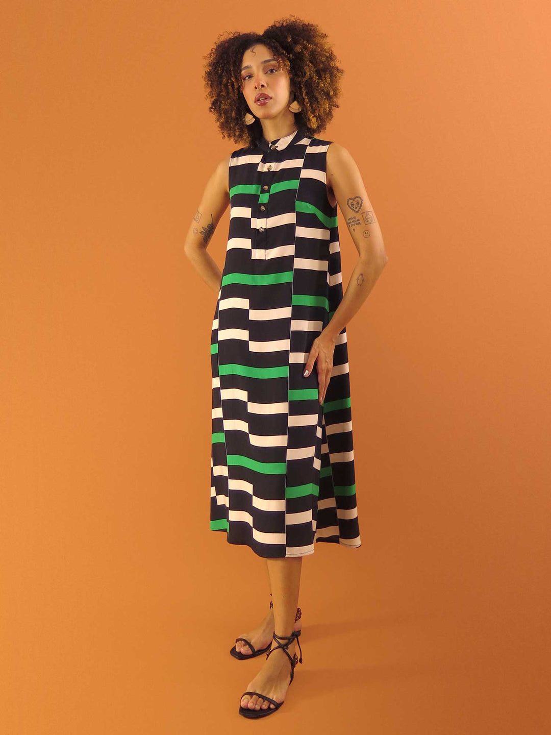 VESTIDO GOLA PADRE LONGUETE