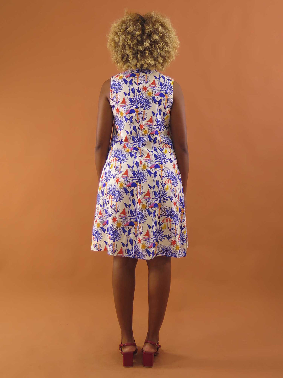 VESTIDO GOLA PADRE CURTO