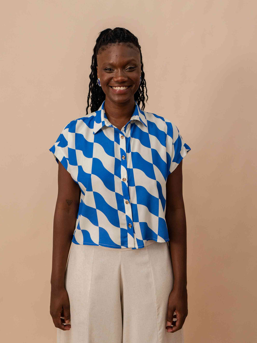 blusa_estampada_feminina_botao_duas_design_moda_autoral_recife_pernambuco
