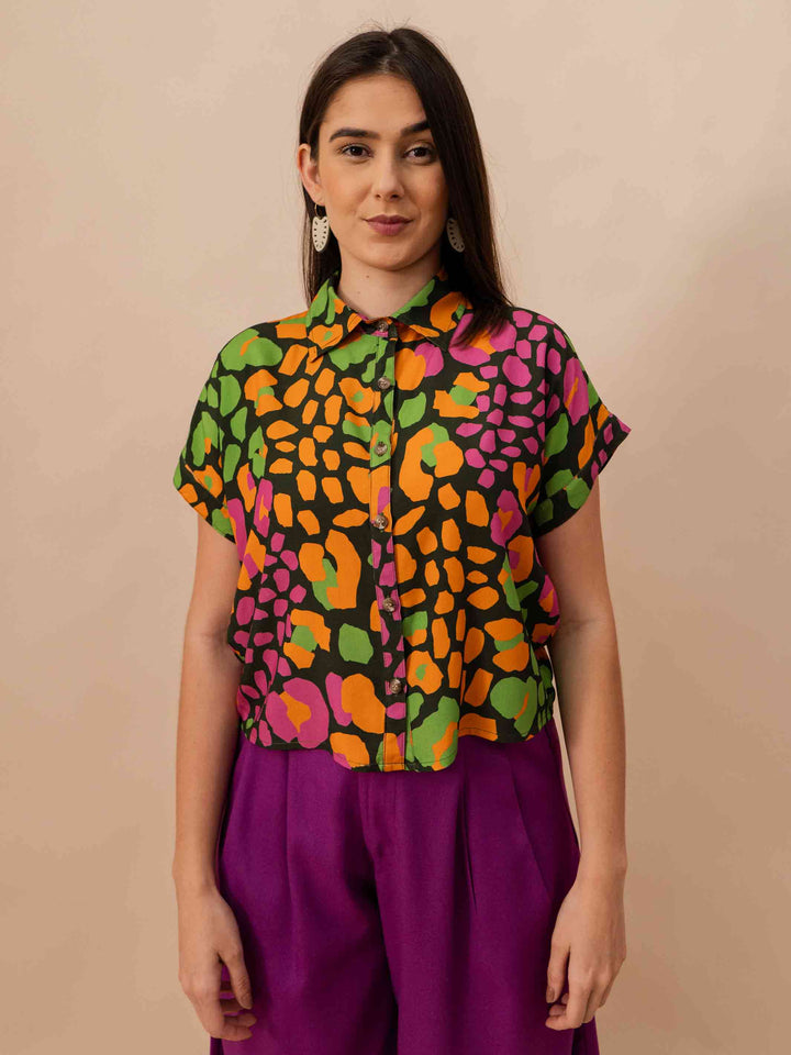 blusa_feminina_estampada_botao_duas_design_moda_autoral_recife_pernambuco