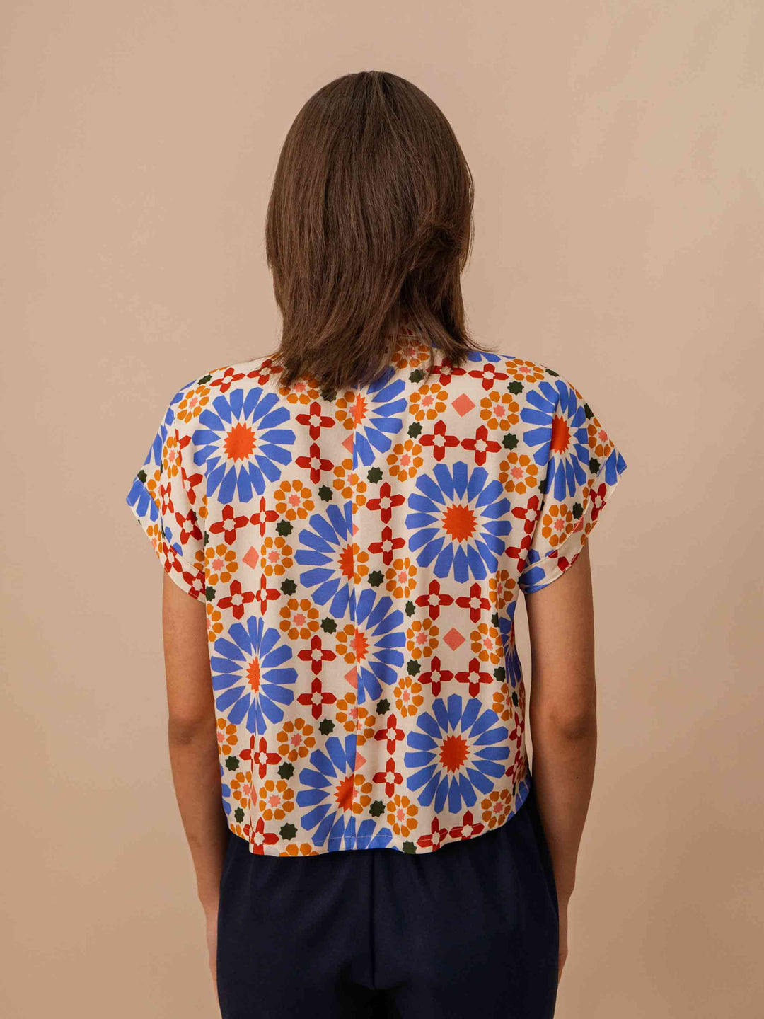 blusa_feminina_estampada_botao_duas_design_moda_autoral_recife_pernambuco