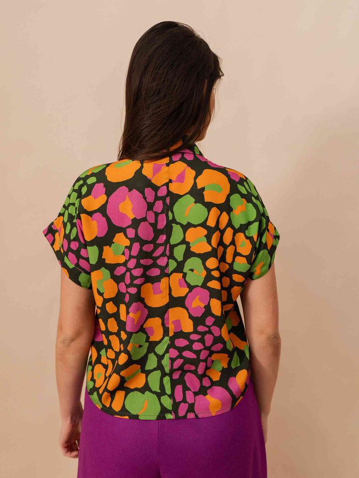 blusa_feminina_estampada_botao_duas_design_moda_autoral_recife_pernambuco
