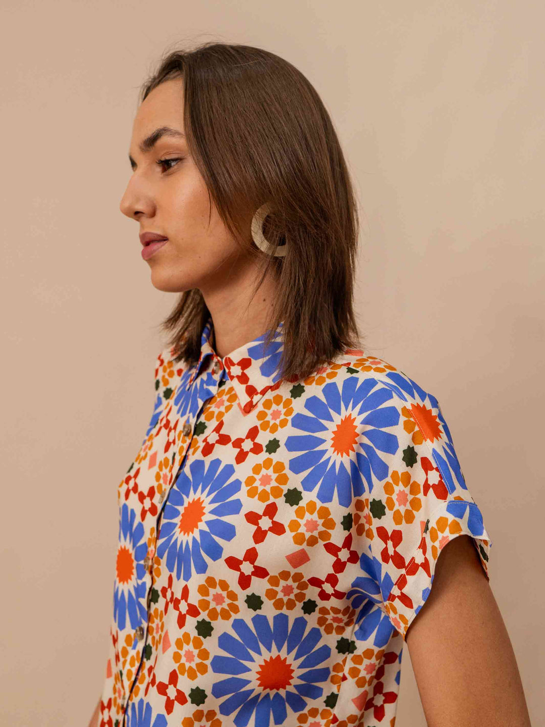 blusa_feminina_estampada_botao_duas_design_moda_autoral_recife_pernambuco