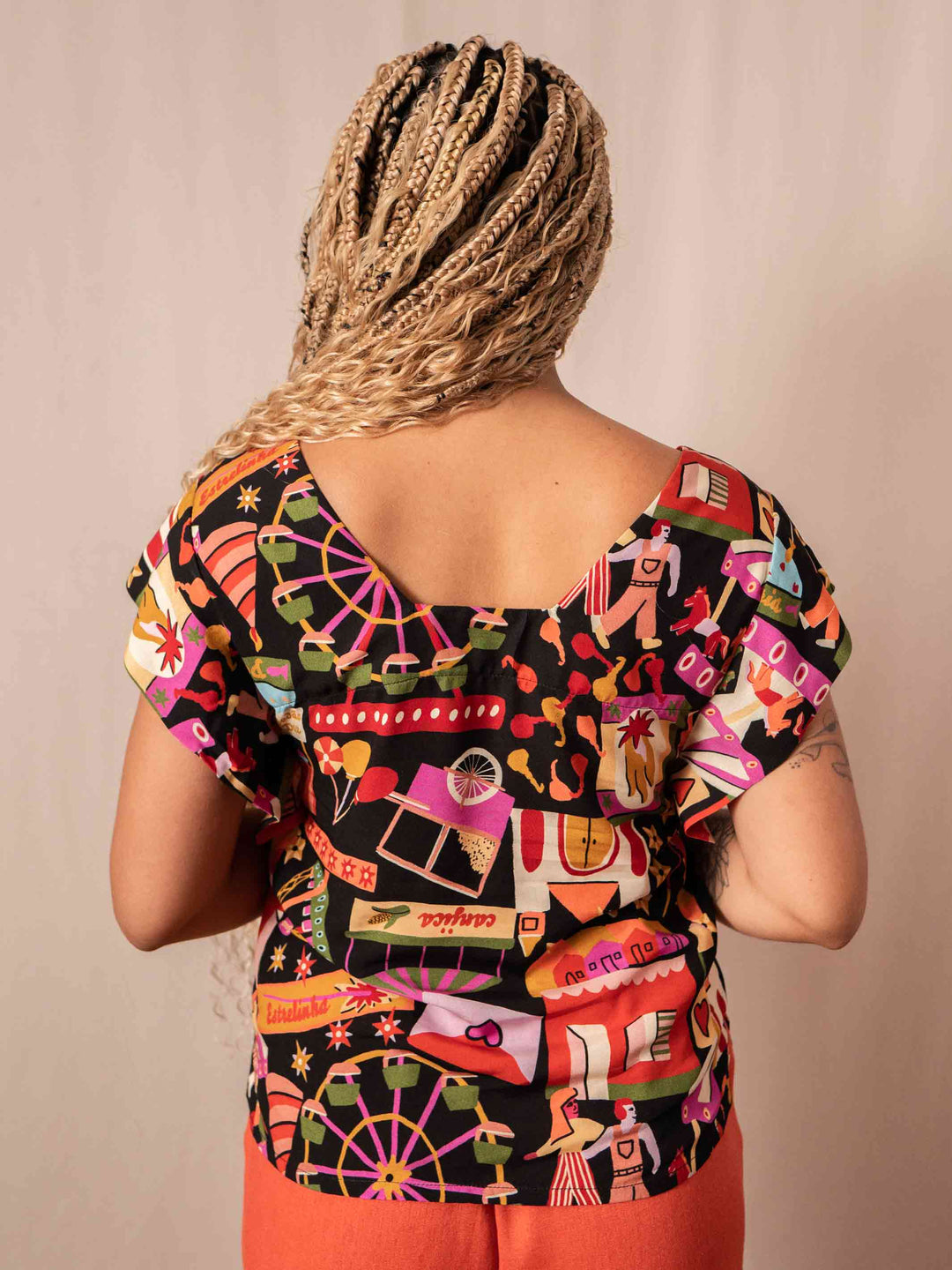 blusa_feminina_estampada_duas-design_moda-autoral_quermesse