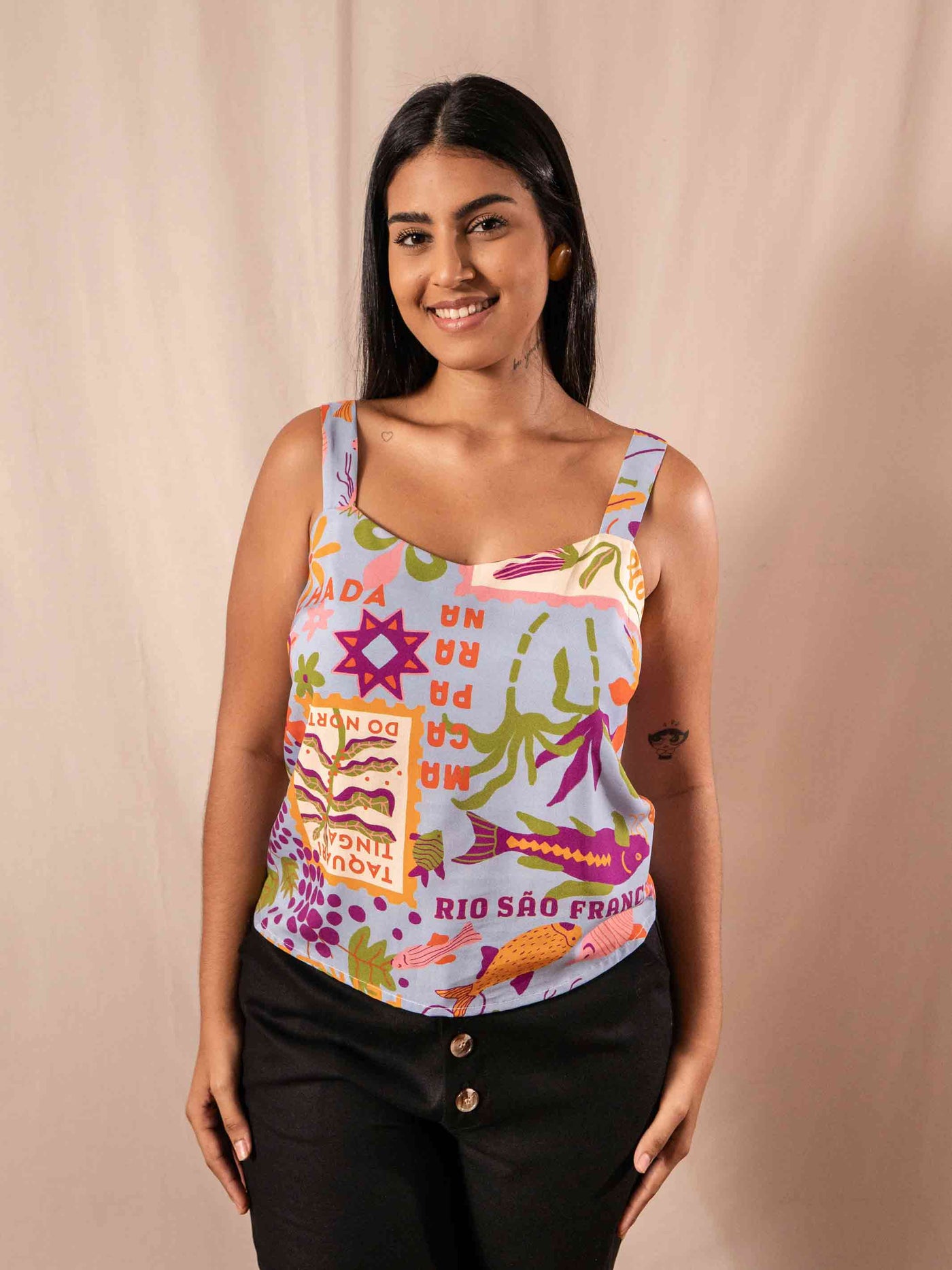 blusa_feminina_estampada_duas-design_moda-autoral_viajo