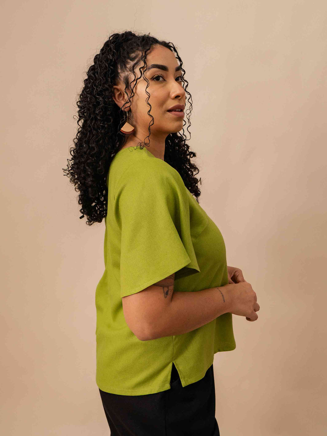 blusa_feminina_linho_manga_duas-design_moda-autoral_recife_pernambuco