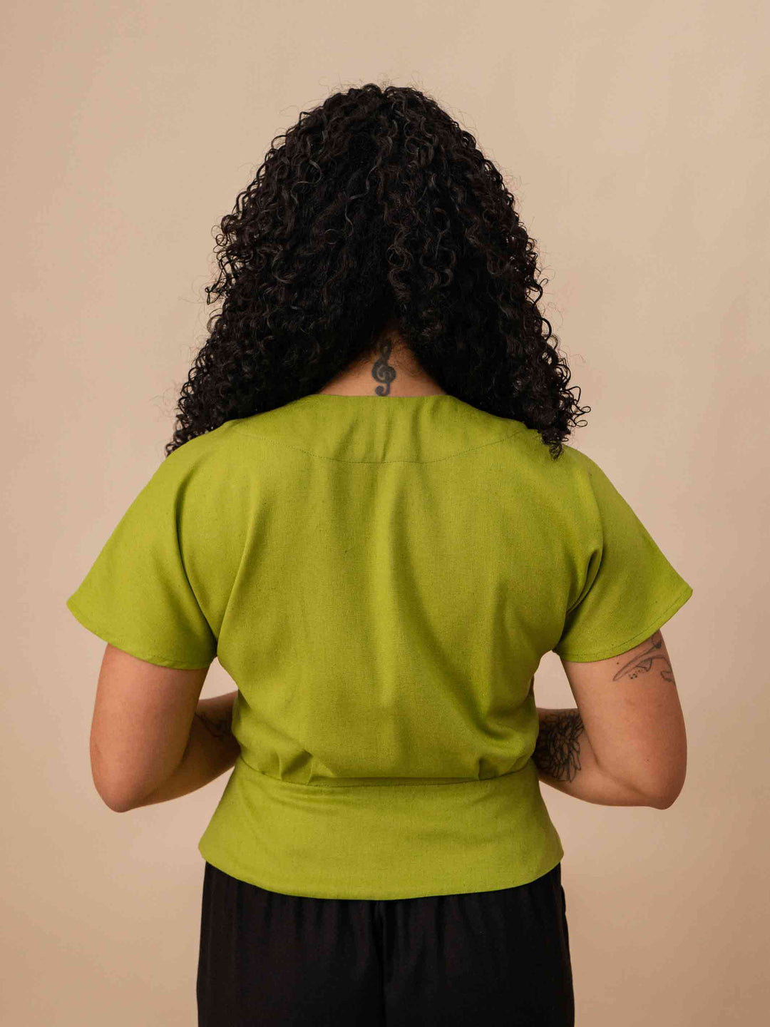 blusa_feminina_linho_transpassada_duas_design_moda_autoral_recife_pernambuco