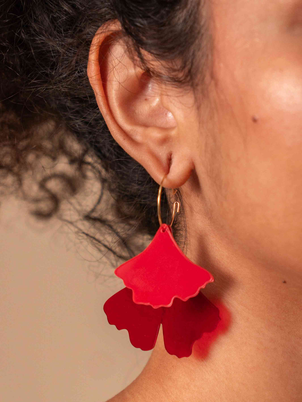 brinco_acrilico_argola_vermelho_duas-design_moda-autoral_recife_pernambuco