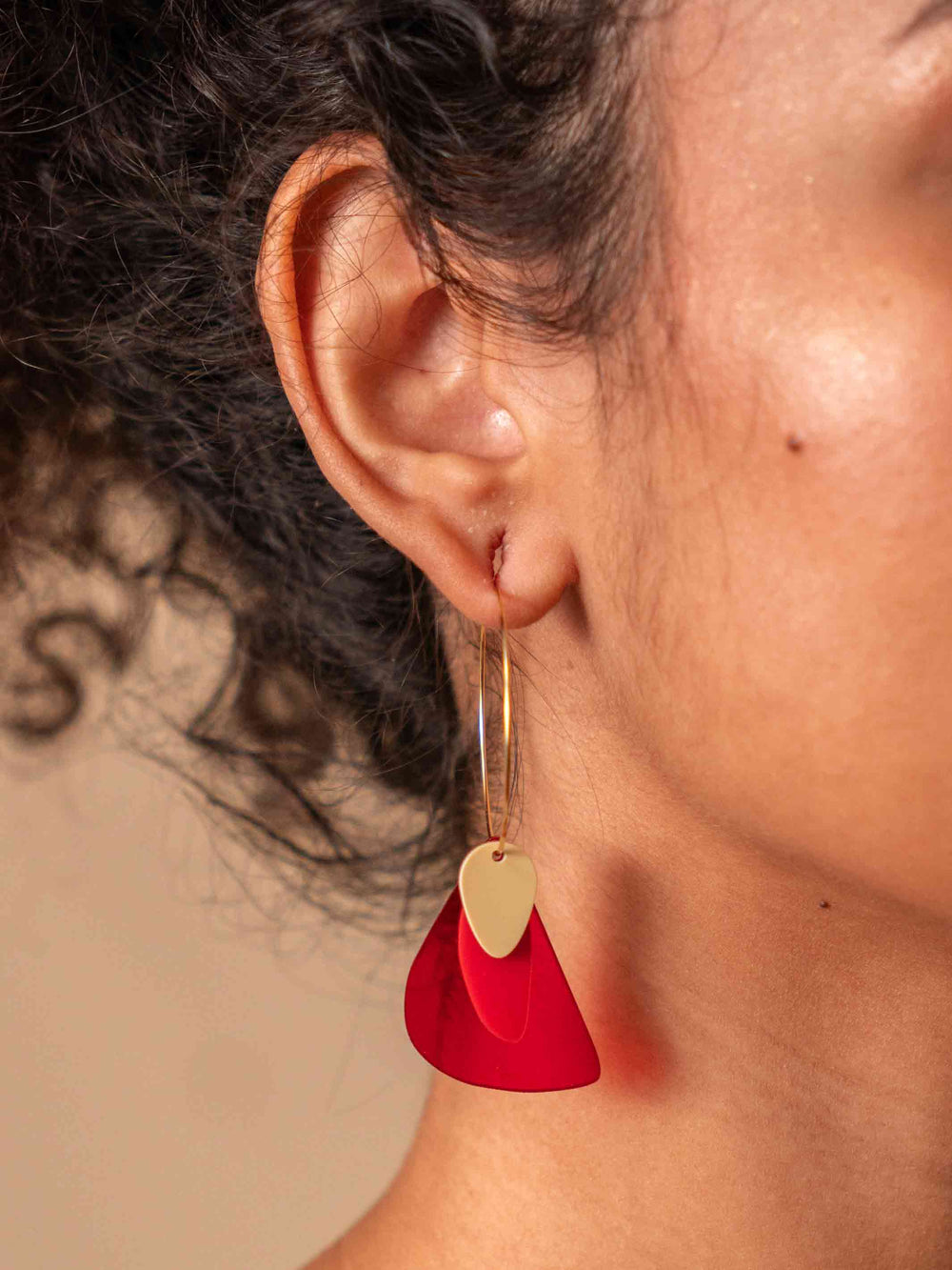 brinco_acrilico_argola_vermelho_duas-design_moda-autoral_recife_pernambuco