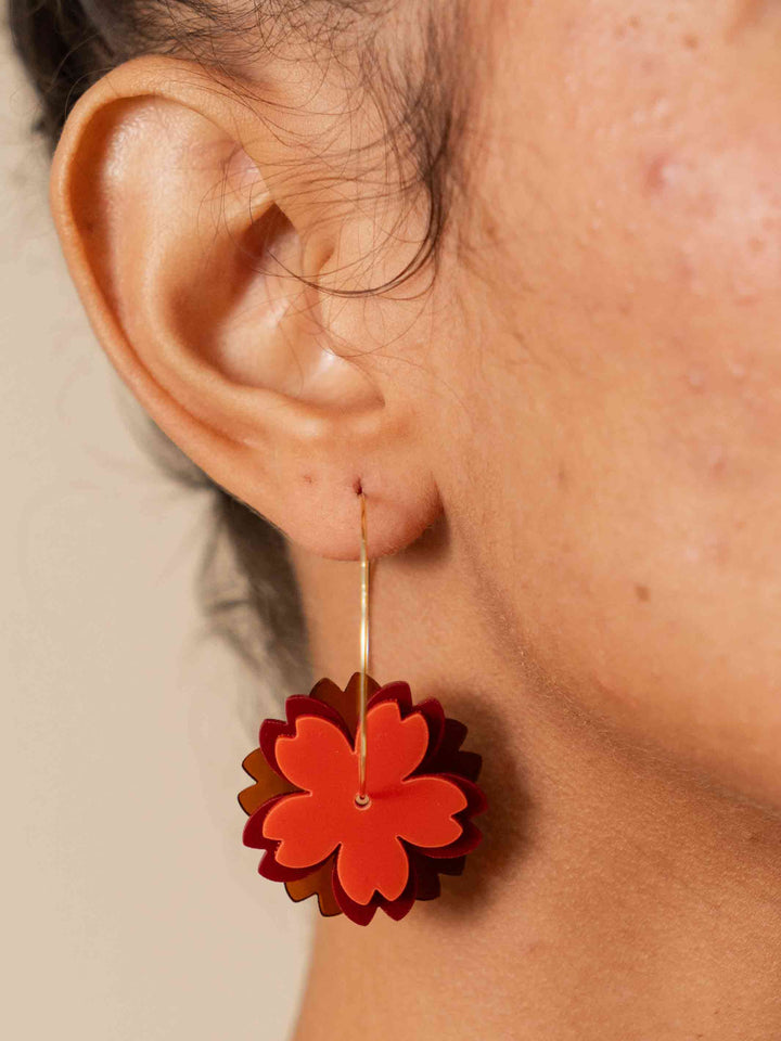 brinco_acrilico_flor_vermelho_duas-design_moda-autoral_recife_pernambuco