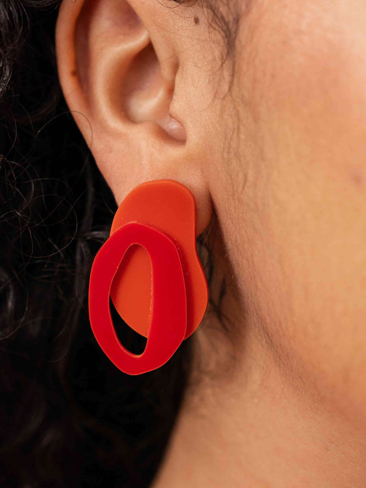brinco_acrilico_organico_vermelho_duas-design_moda-autoral_recife_pernambuco