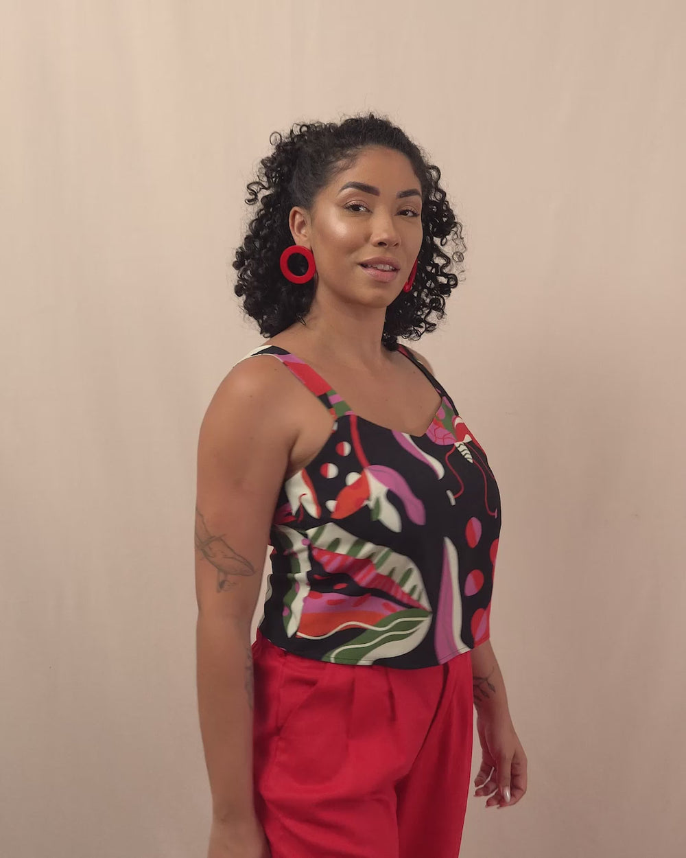 top_cropped_feminino_estampado_duas-design_moda-autoral_paramo