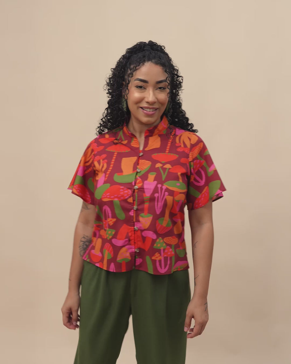 blusa_feminina_estampada_botao_duas_design_moda_autoral_recife_pernambuco