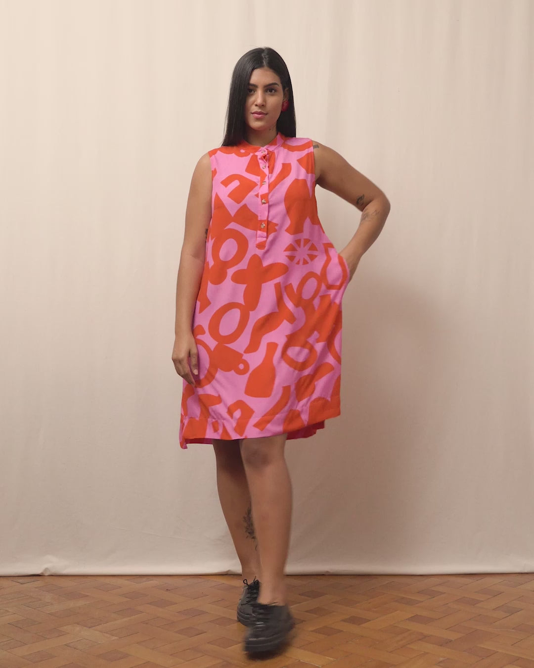 VESTIDO GOLA PADRE CURTO| BARRO