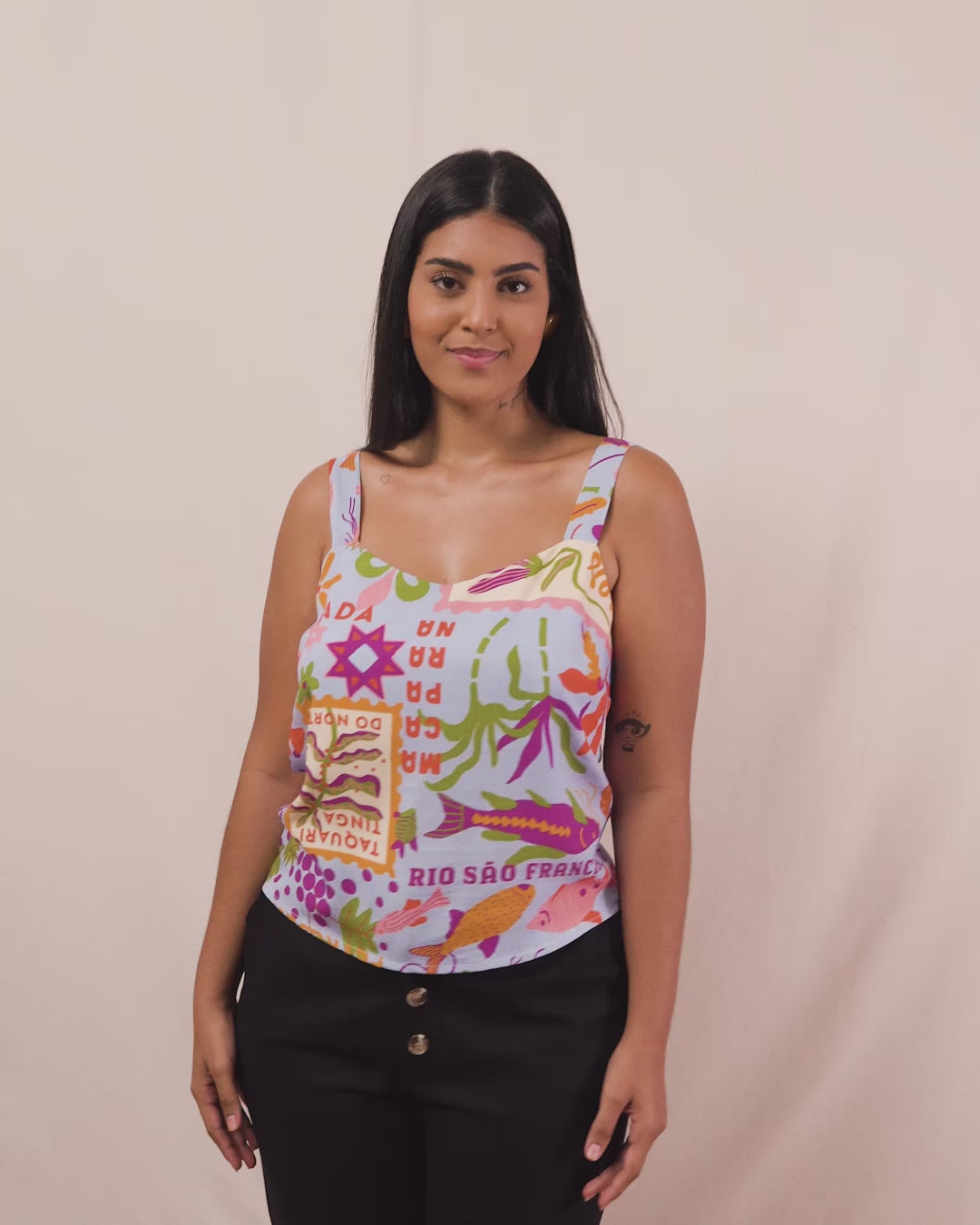 blusa_feminina_estampada_duas-design_moda-autoral_viajo