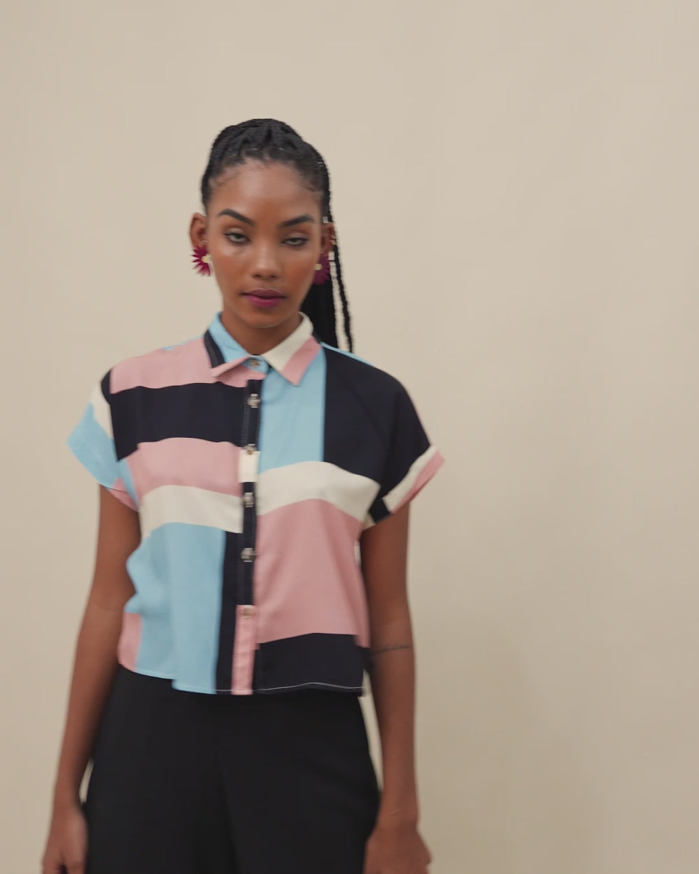 blusa_feminina_estampada_botao_duas_design_moda_autoral_recife_pernambuco