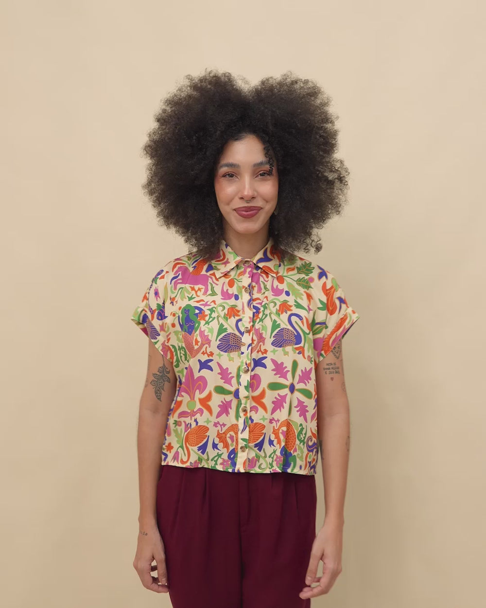 blusa_feminina_estampada_botao_duas_design_moda_autoral_recife_pernambuco