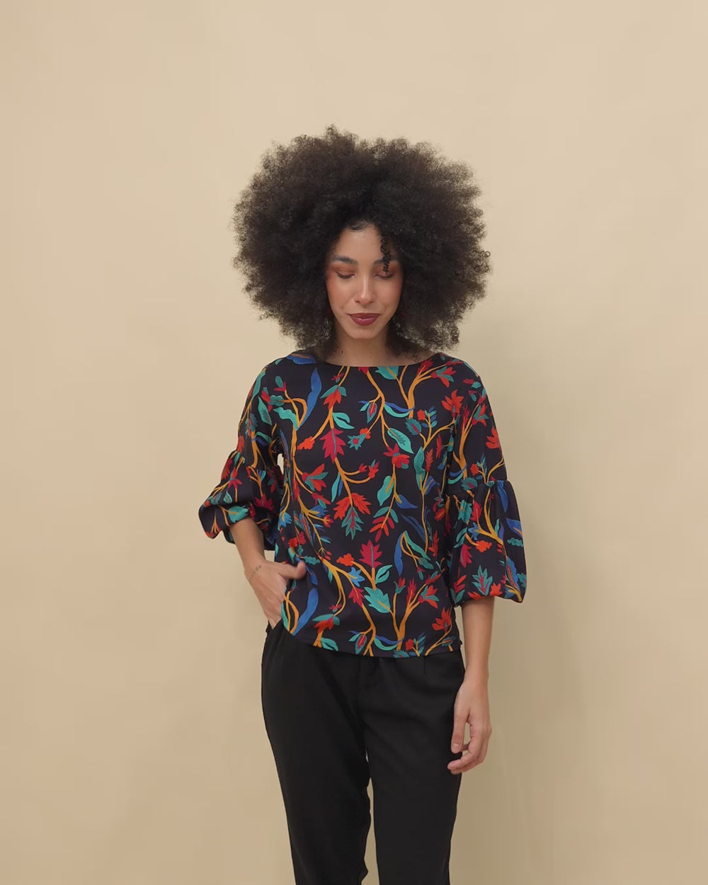 blusa_feminina_estampada_bufante_duas_design