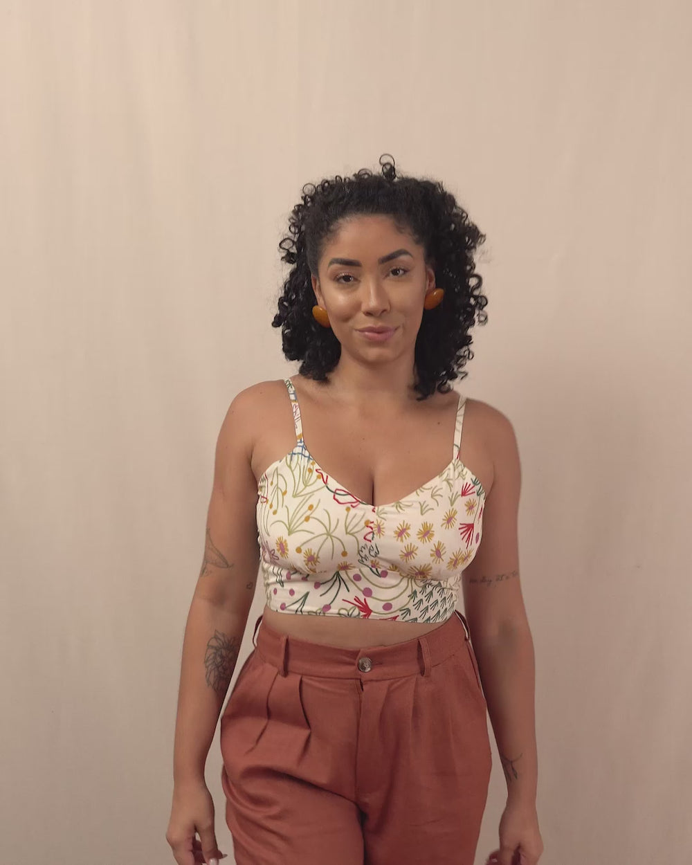 top_cropped_feminino_estampado_duas-design_moda-autoral_jardim