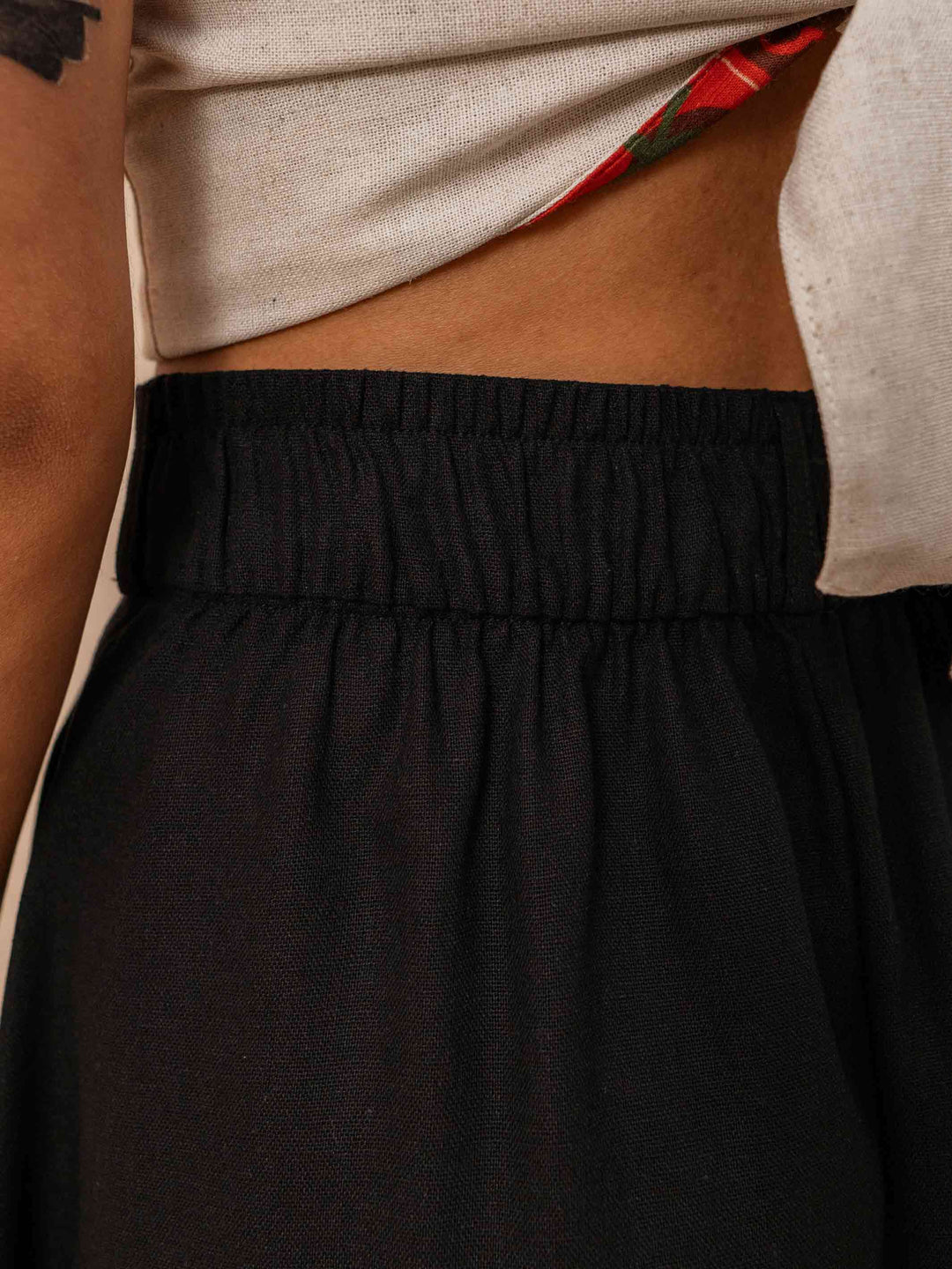 saia_midi_preta_linho_fenda_duas-design_moda-autoral_recife_pernambuco
