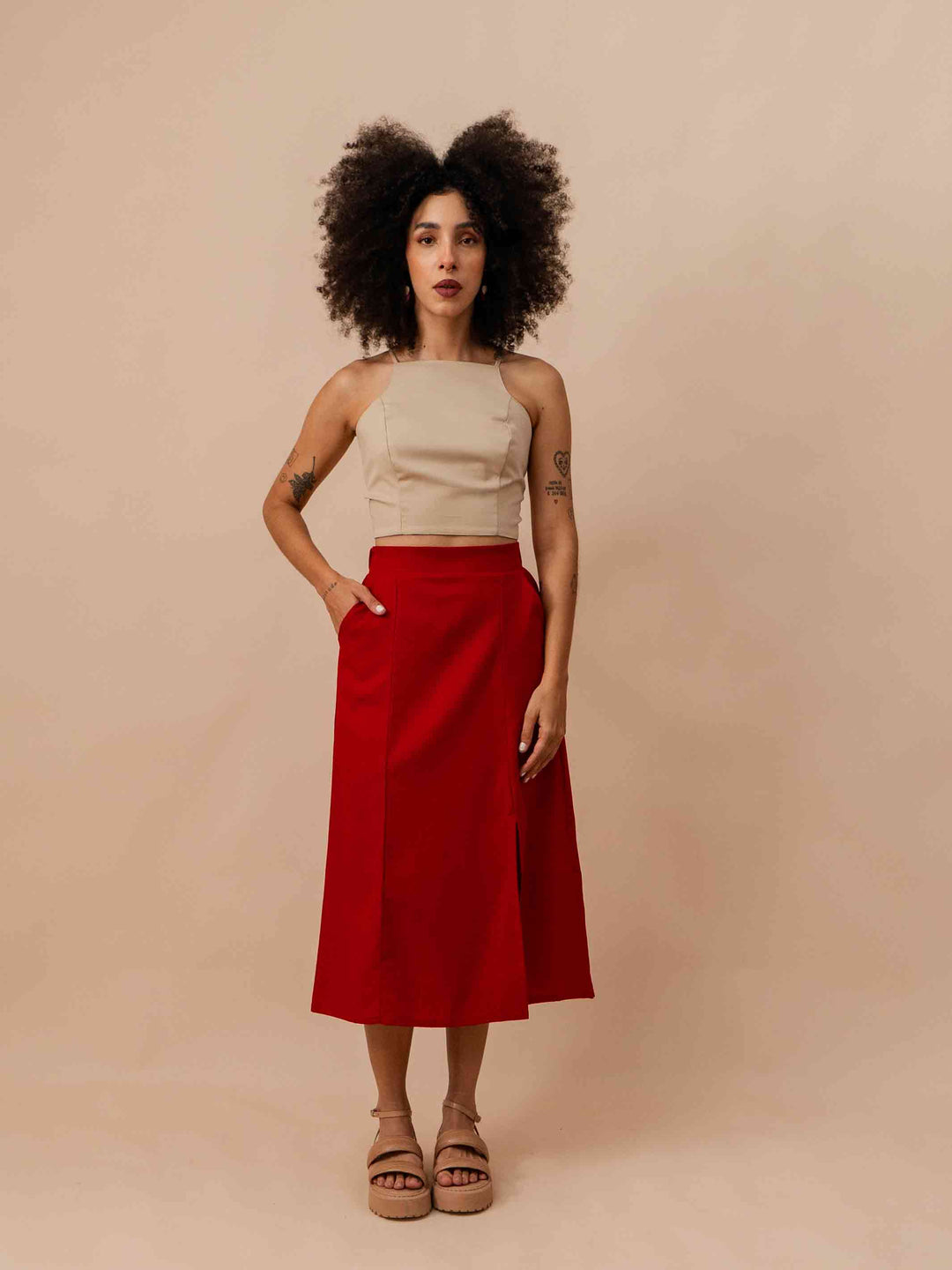 saia_midi_vermelho_linho_fenda_duas-design_moda-autoral_recife_pernambuco