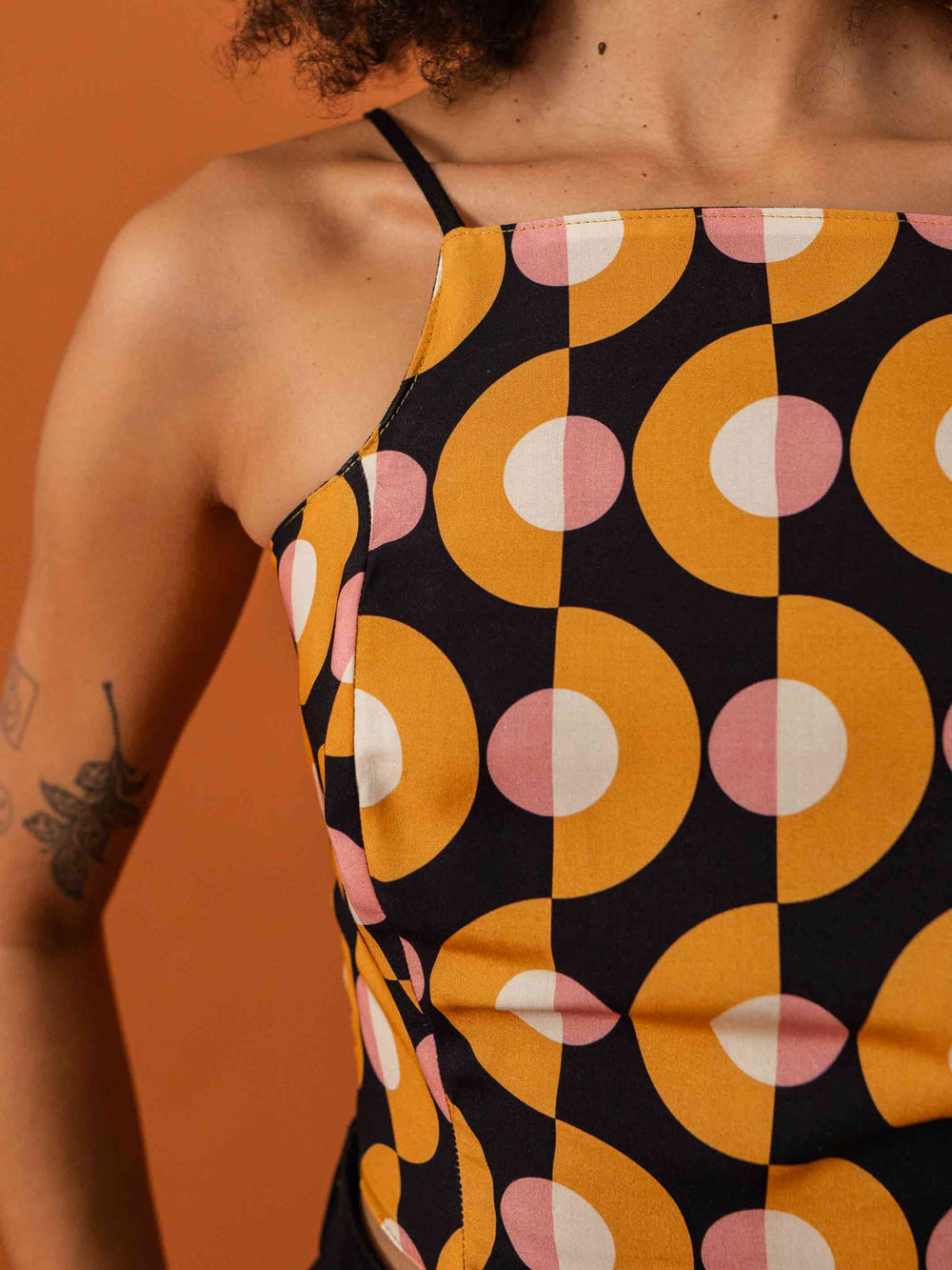 top_cropped_feminino_estampado_duas-design_moda-autoral_