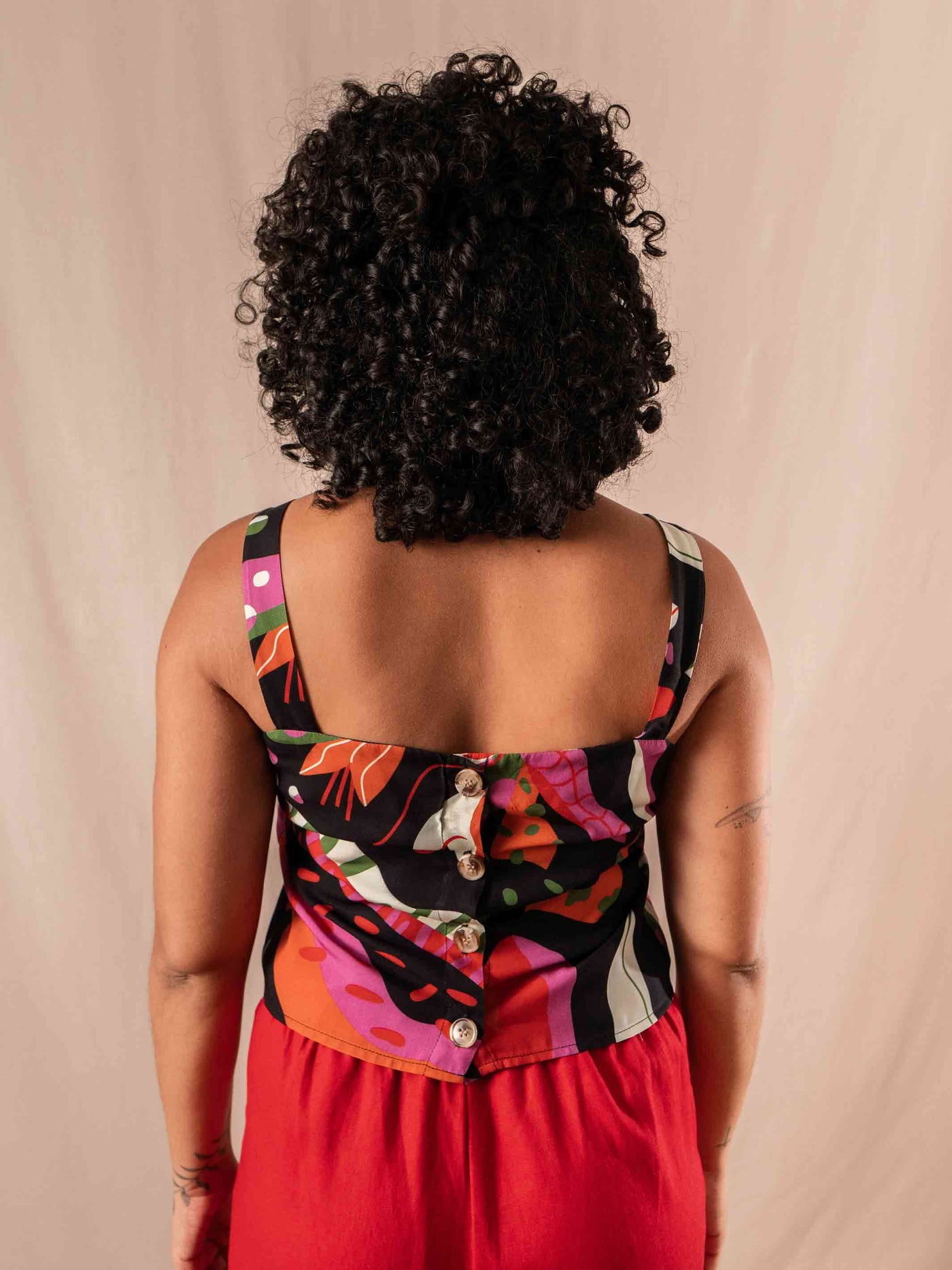 top_cropped_feminino_estampado_duas-design_moda-autoral_paramo