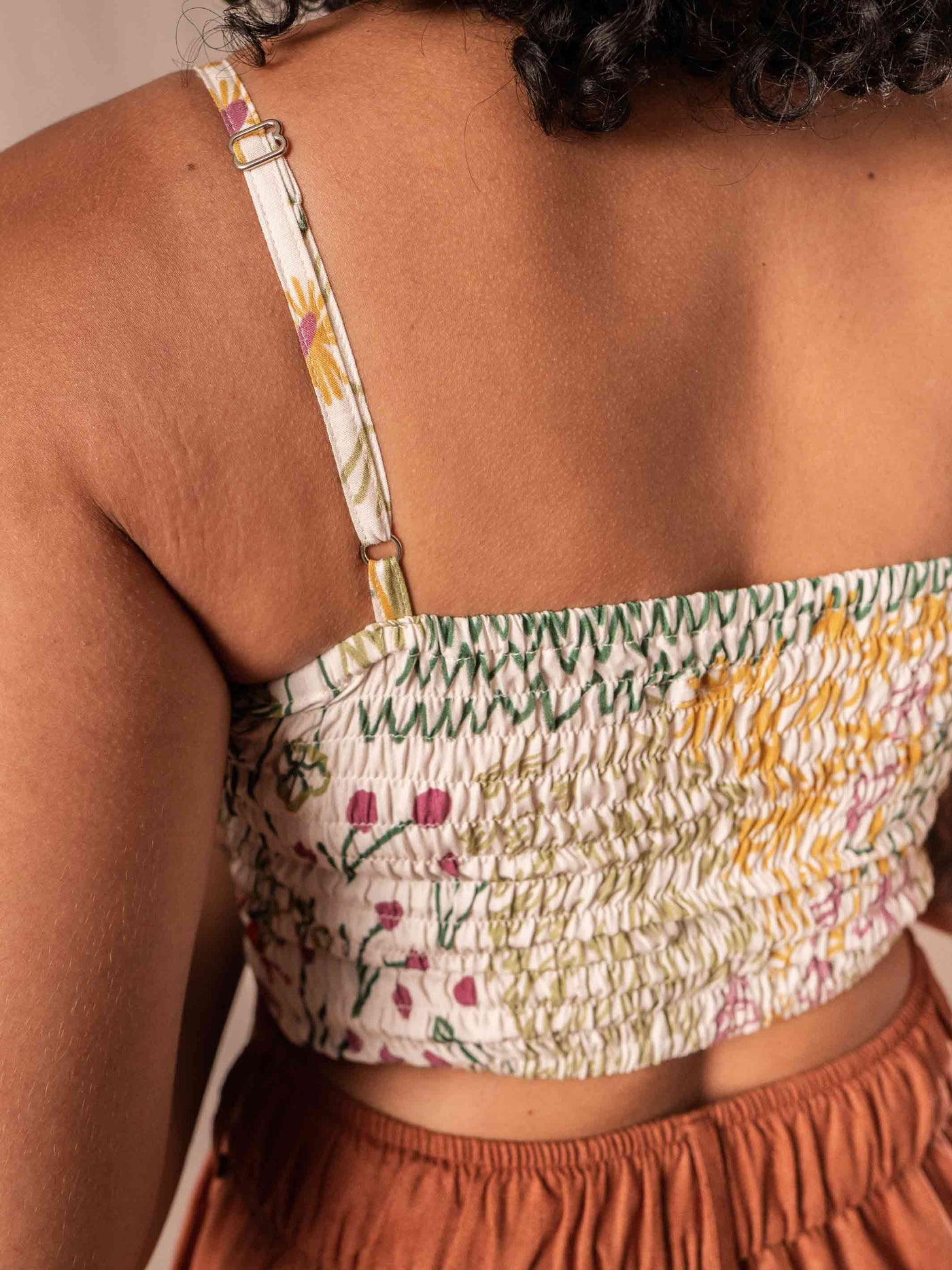 top_cropped_feminino_estampado_duas-design_moda-autoral_jardim