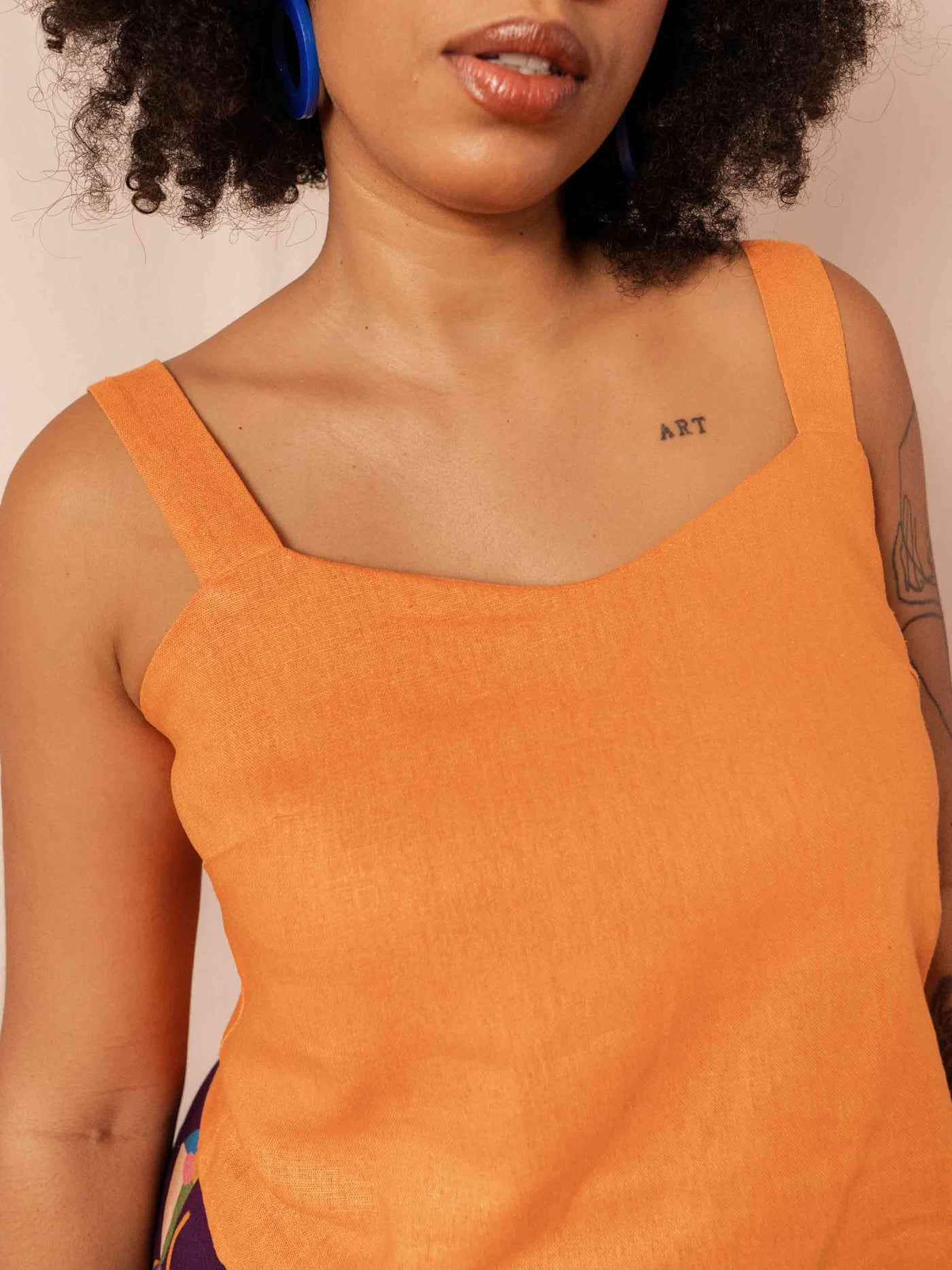 top_cropped_linho_laranja_duas-design_moda-autoral_laranja