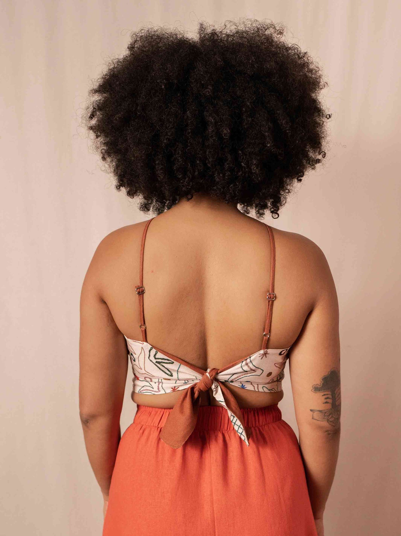 top_cropped_trapezio_estampado_duas-design_moda-autoral