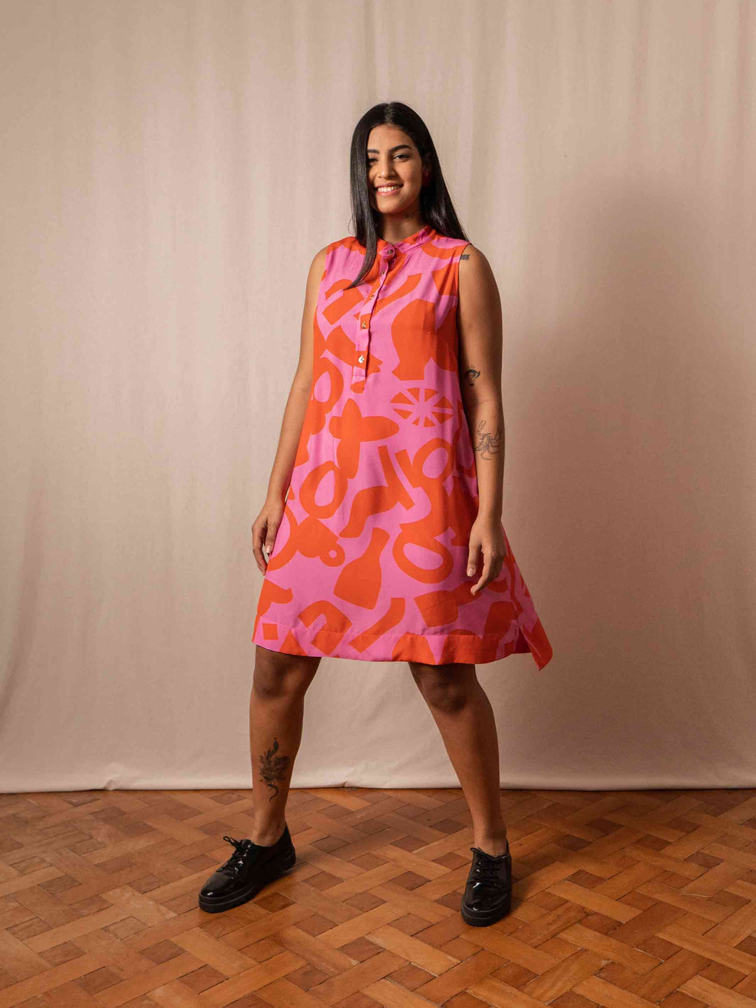 VESTIDO GOLA PADRE CURTO| BARRO
