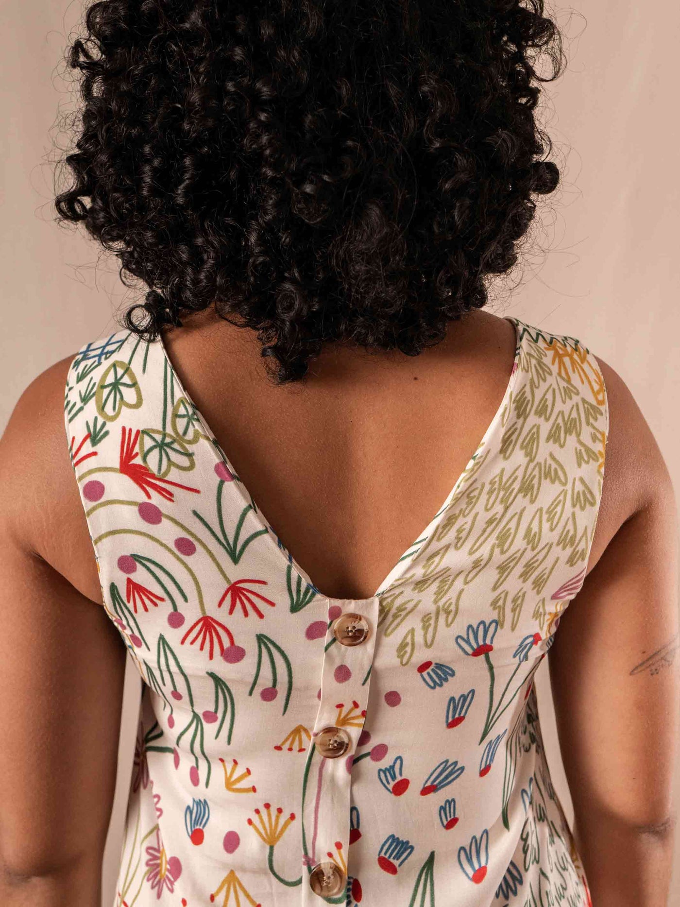 vestido_curto_feminino_estampado_duas-design_moda-autoral_jardim