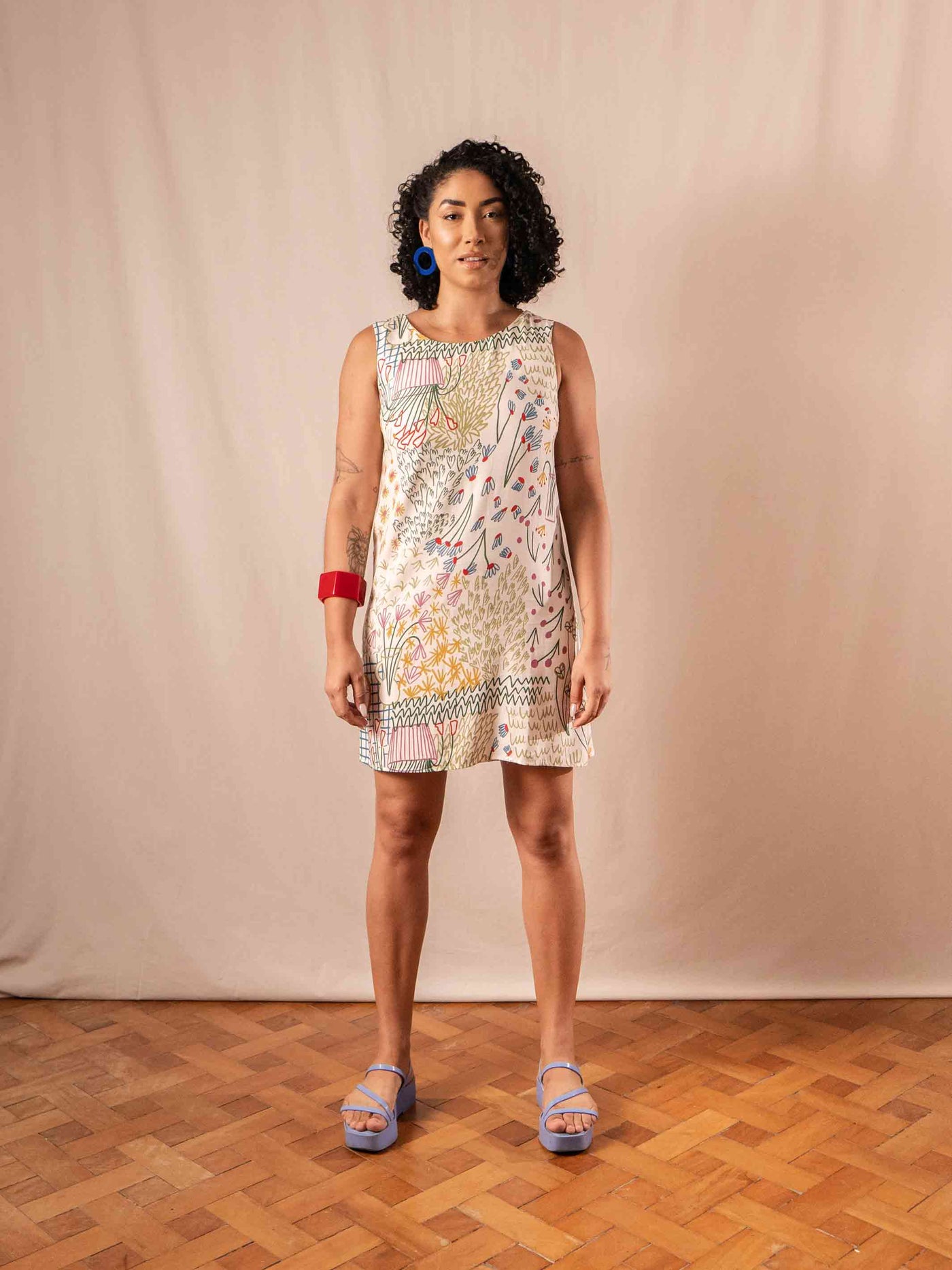 vestido_curto_feminino_estampado_duas-design_moda-autoral_jardim