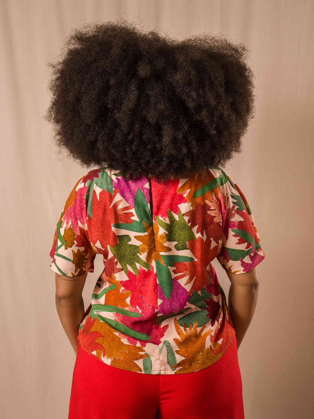 blusa_feminina_estampada_duas-design_moda-autoral_calendula