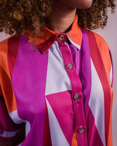 blusa de botão feminina estampada duas design torres detalhe