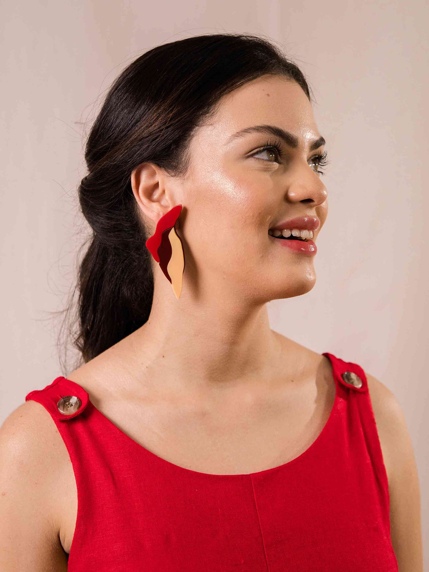 brinco_acrilico_acalanto_vermelho_duas-design_moda-autoralbrinco_acrilico_acalanto_vermelho_duas-design_moda-autoral