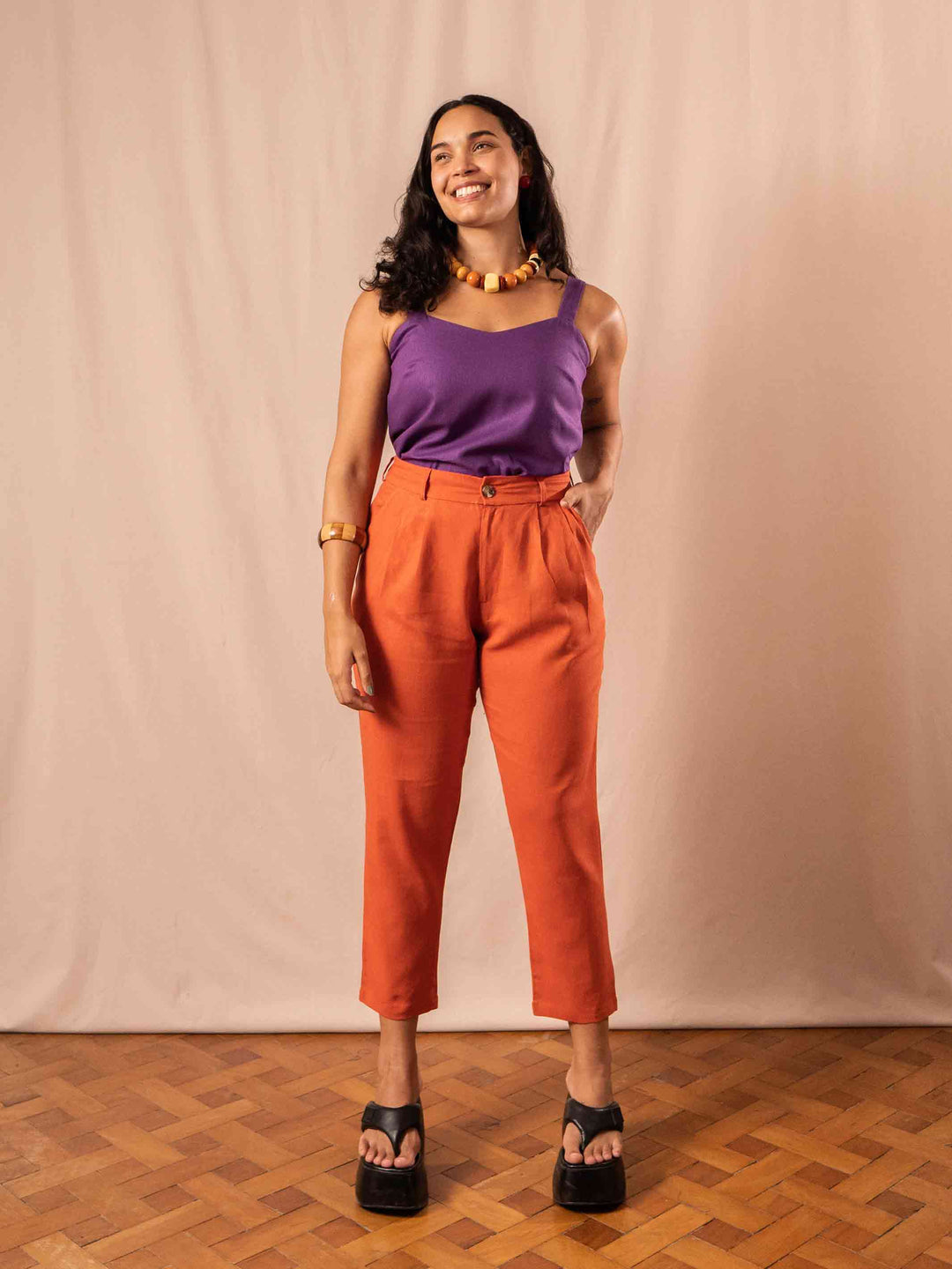 calca_alfaiataria_linho_duas-design_moda-autoral_laranja