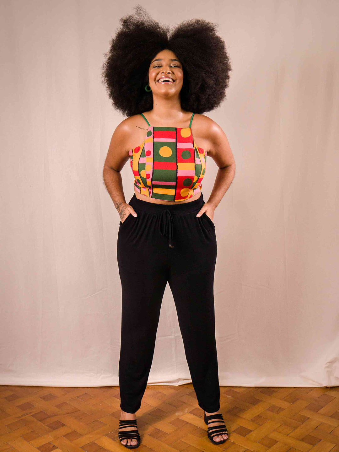 calca_elastico_malha_canelada_preta_duas-design_moda-autoral
