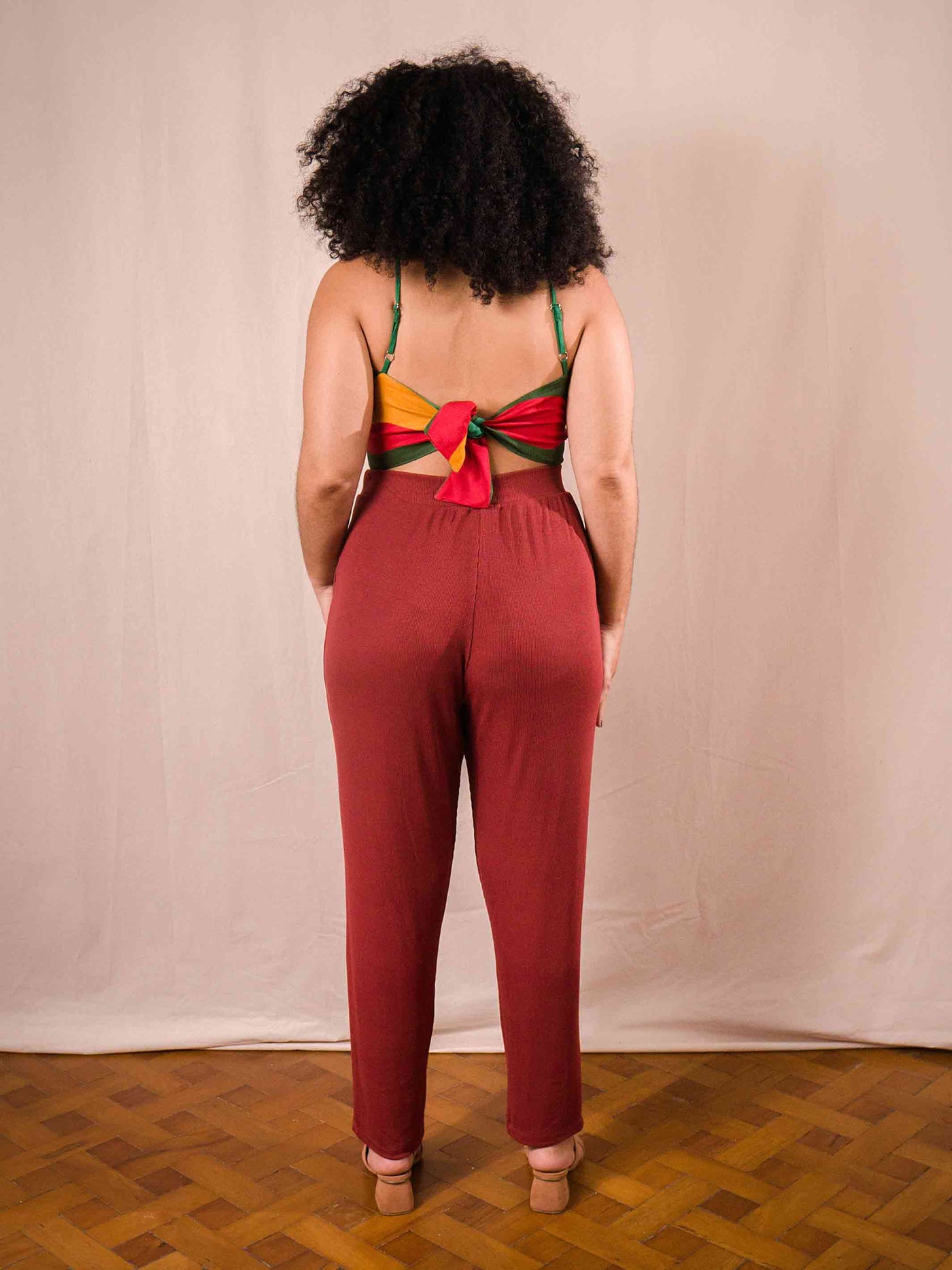calça elastico malha canelada vermelho duas design moda autoral