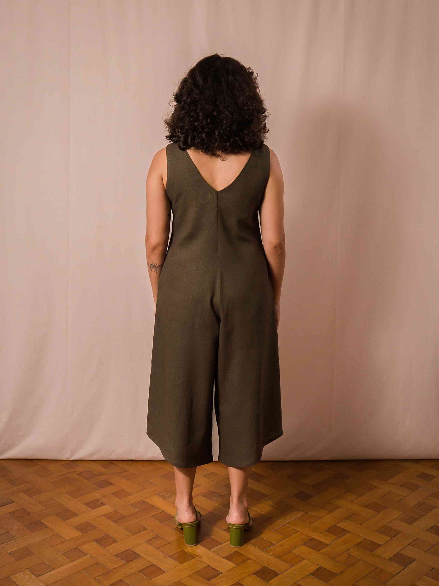 macacourt_linho_feminino_duas-design_moda-autoral_militar