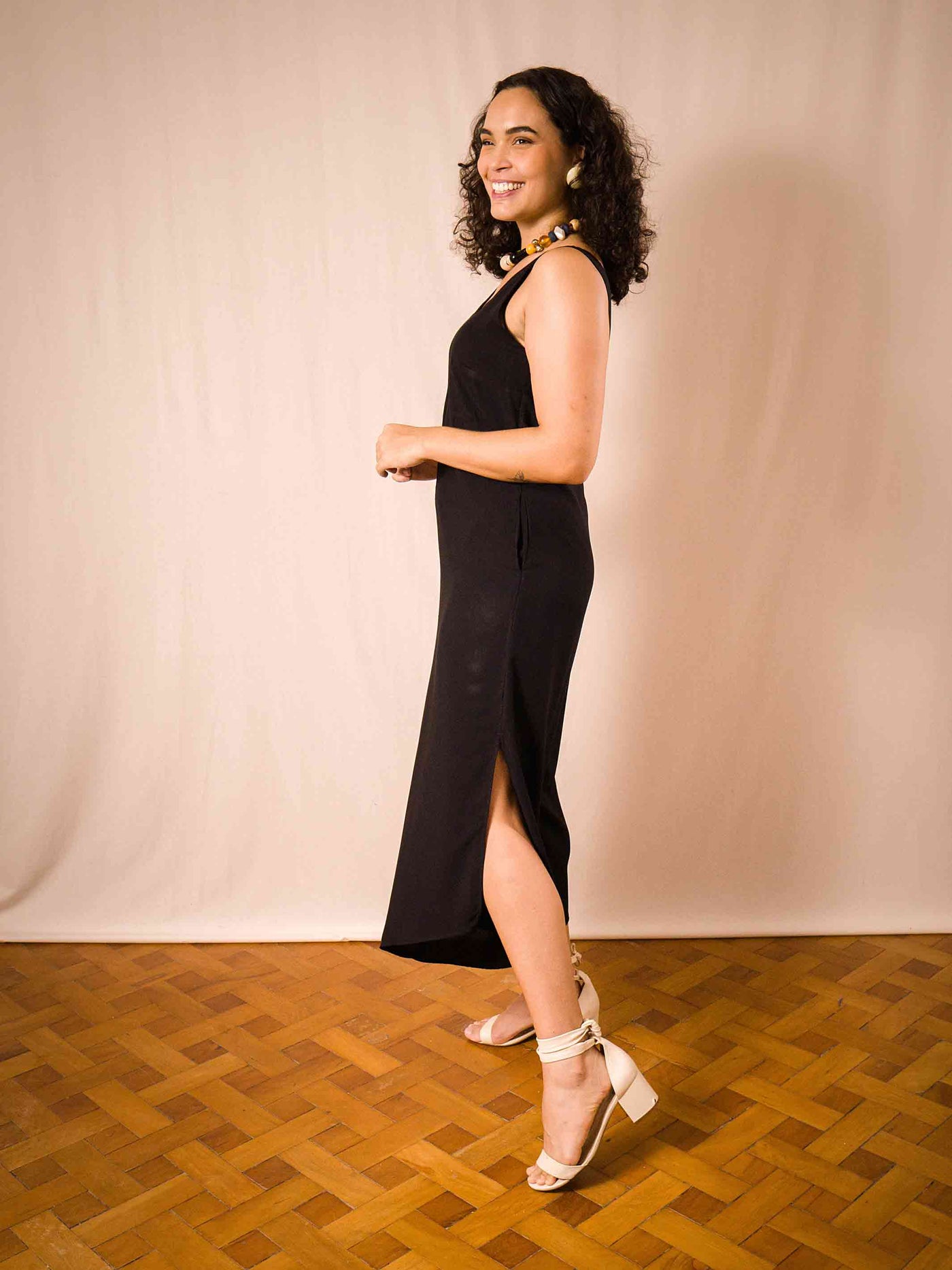 macacourt_preto_duas-design_moda-autoral_preto