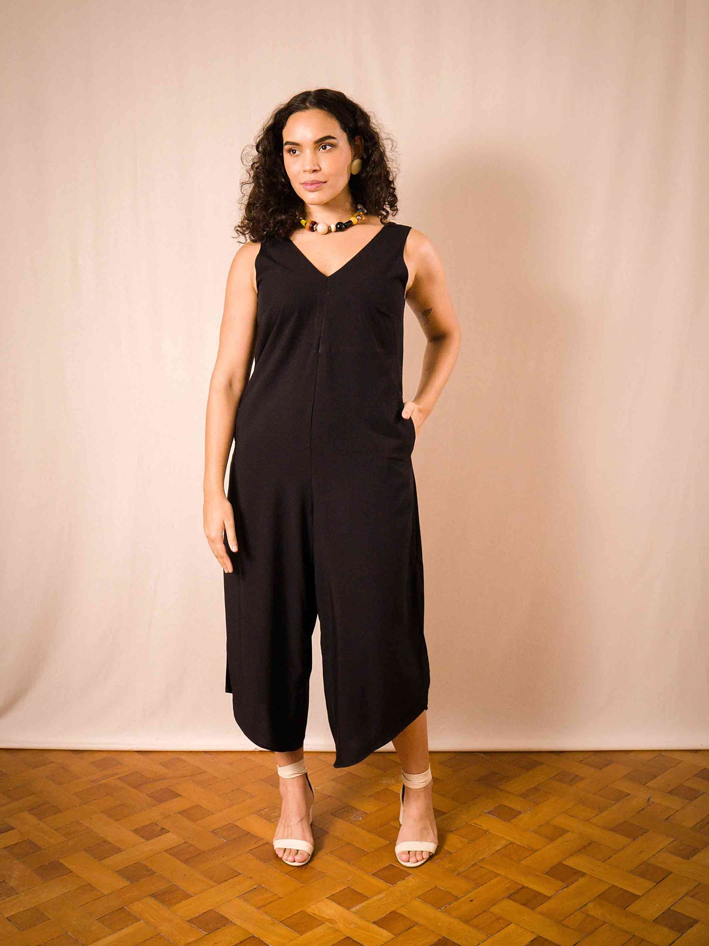 macacourt_preto_duas-design_moda-autoral_preto