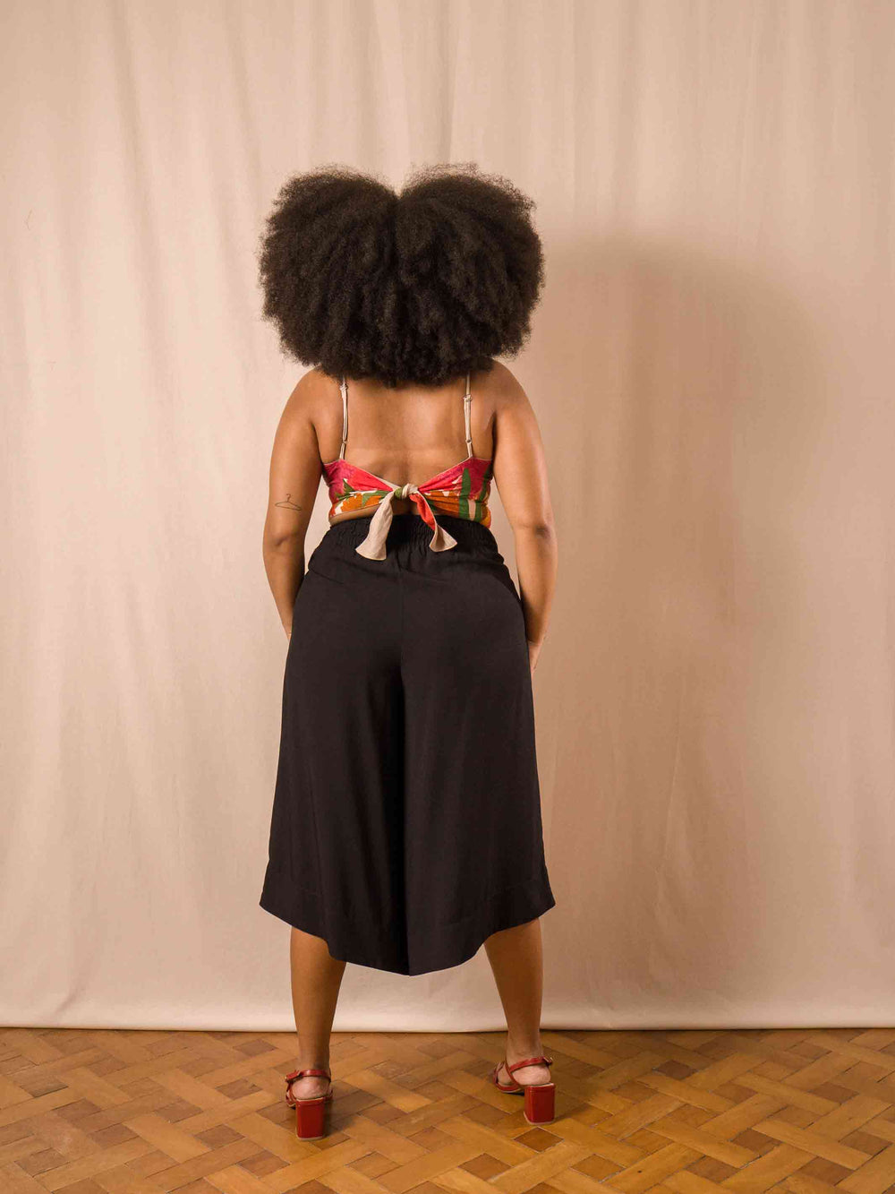 pantacourt_feminino_preto_duas-design_moda-autoral_
