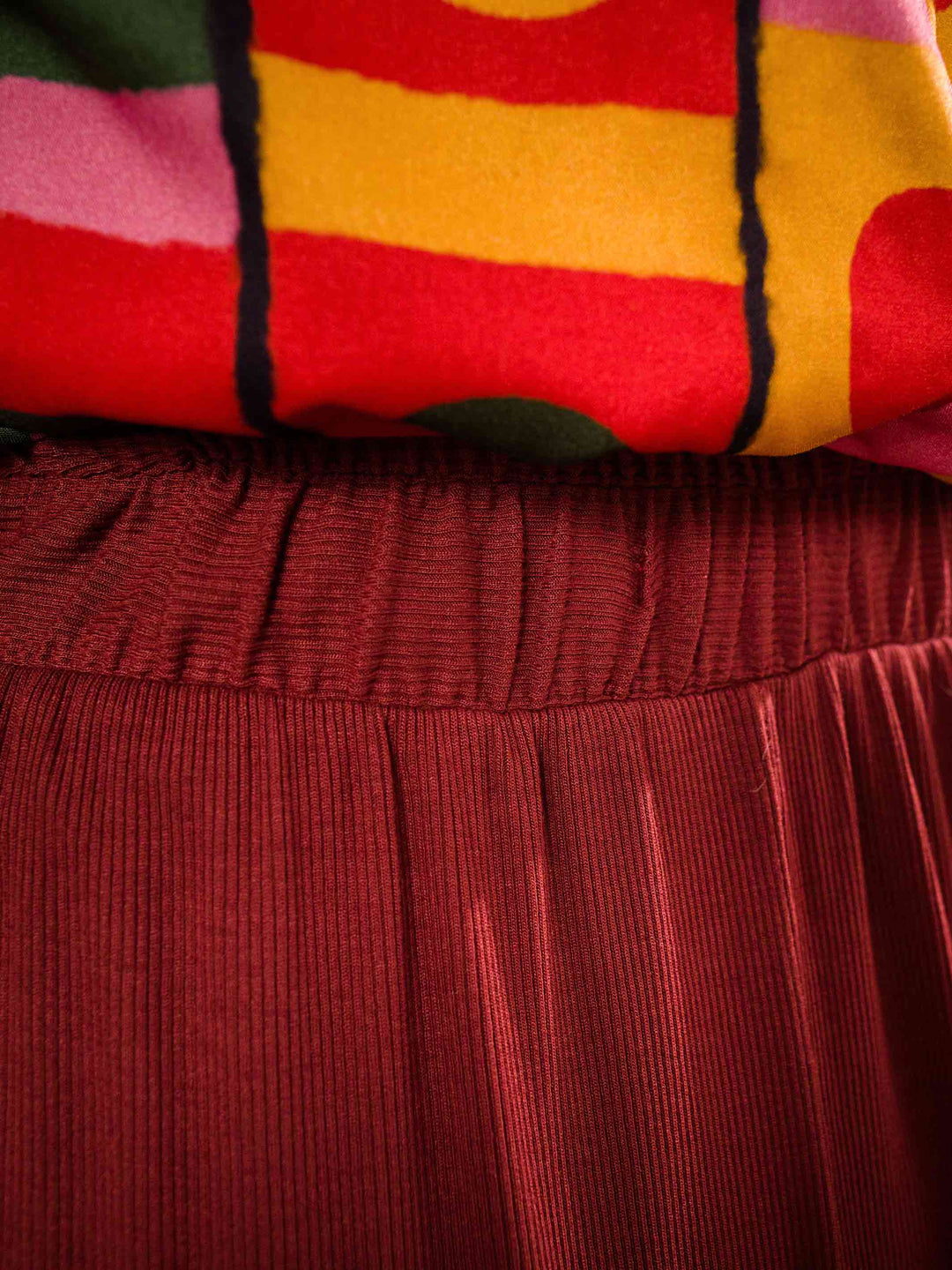 saia midi malha canelada vermelho duas design moda autoral