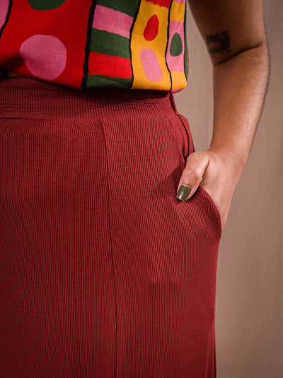 saia midi malha canelada vermelho duas design moda autoral